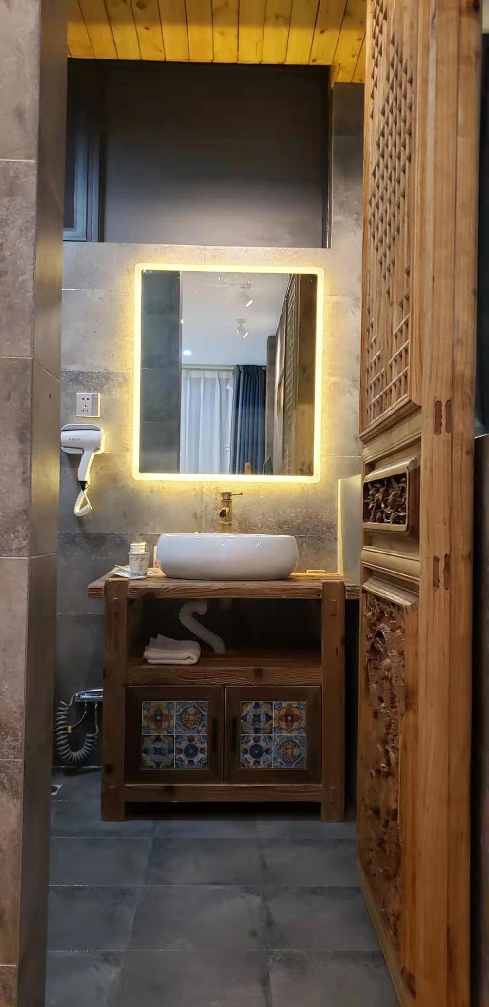Dali Yuxuan Inn 2*