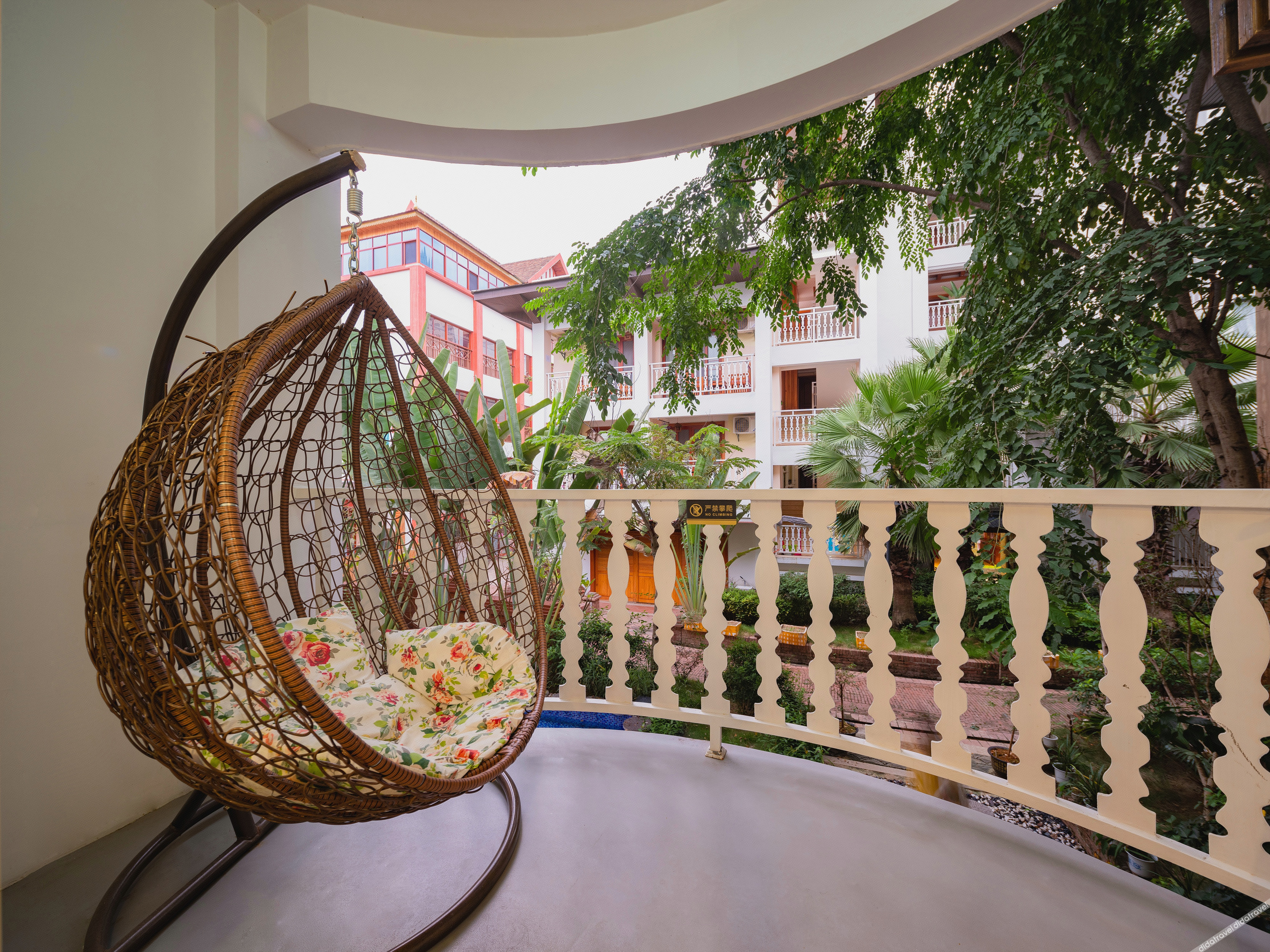Xishuangbanna Flower Full court inn 3*