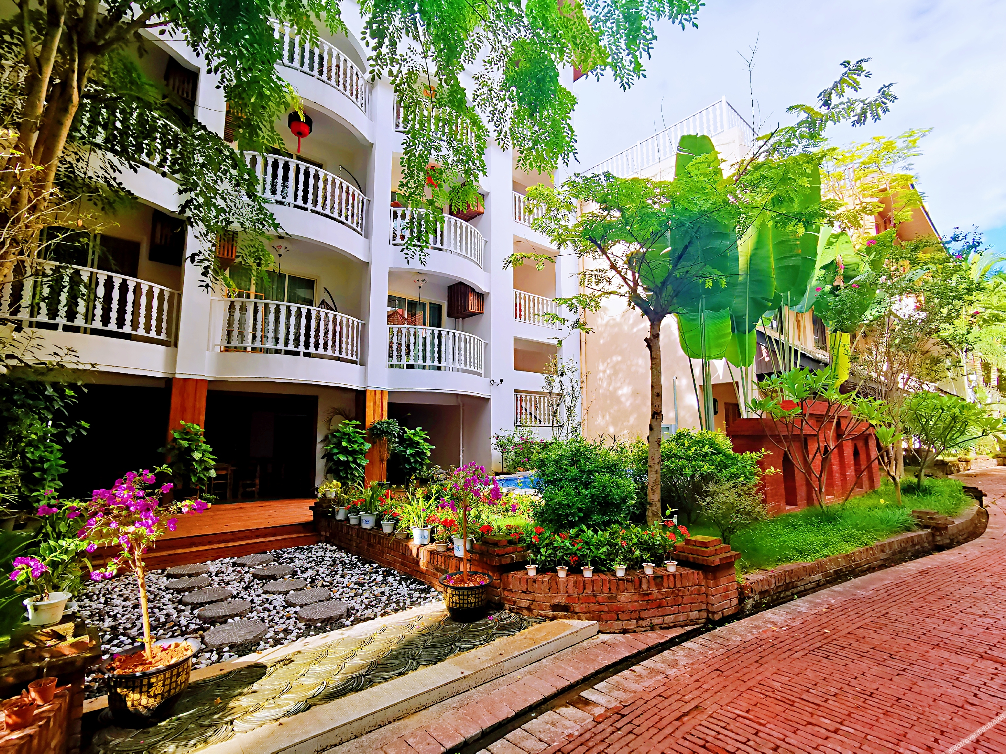 Xishuangbanna Flower Full court inn 3*