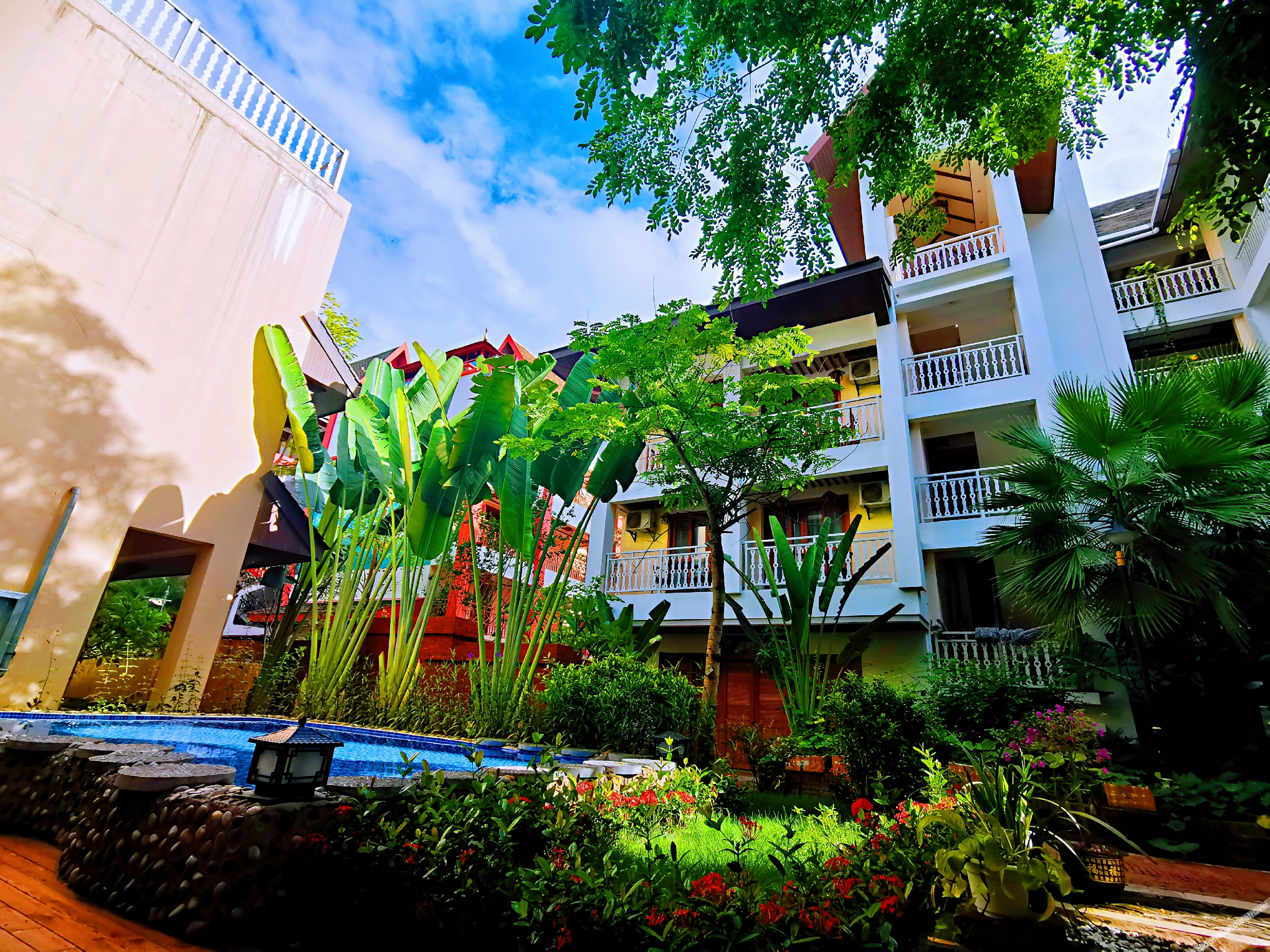Xishuangbanna Flower Full court inn 3*