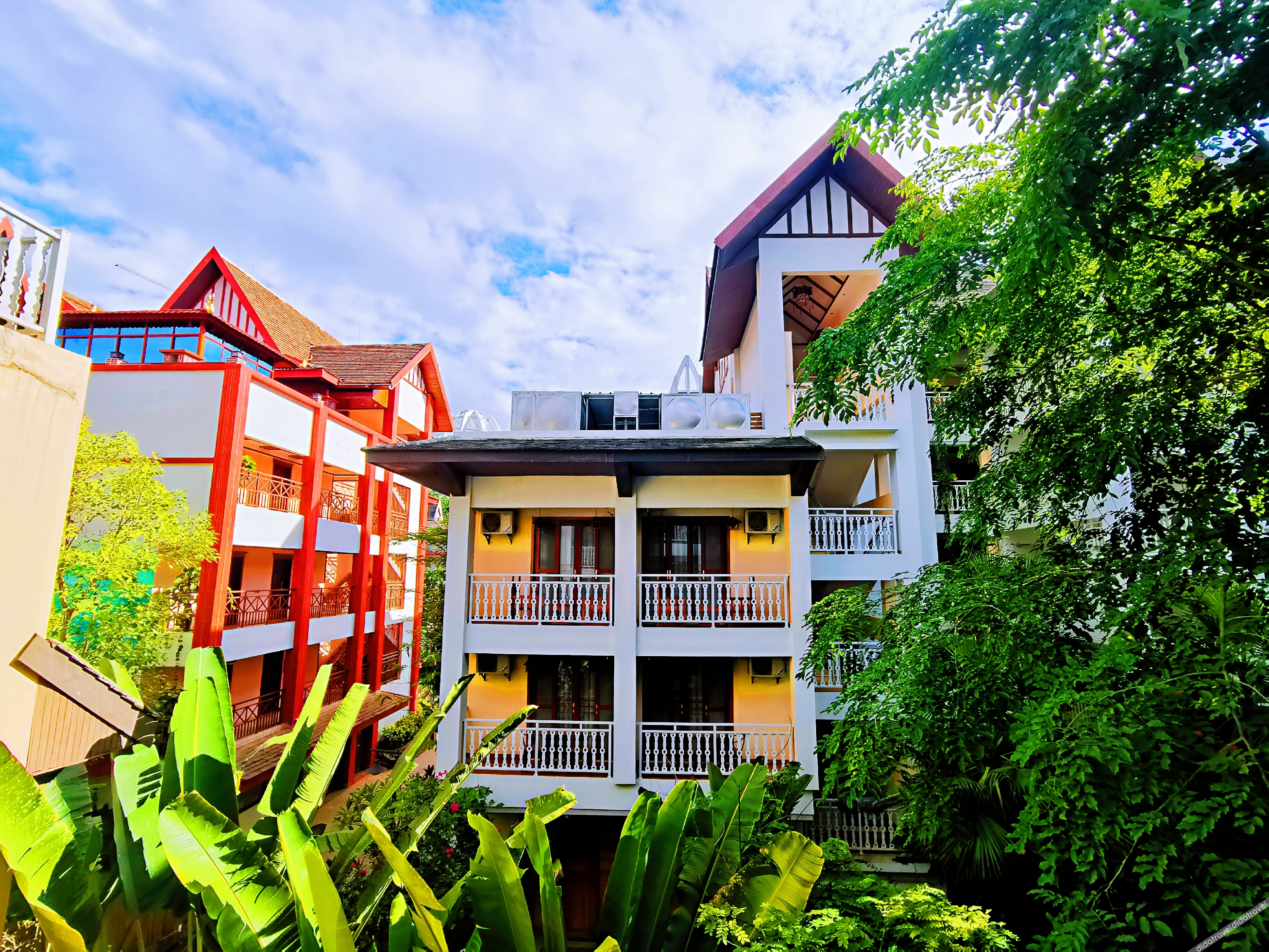 Xishuangbanna Flower Full court inn 3*