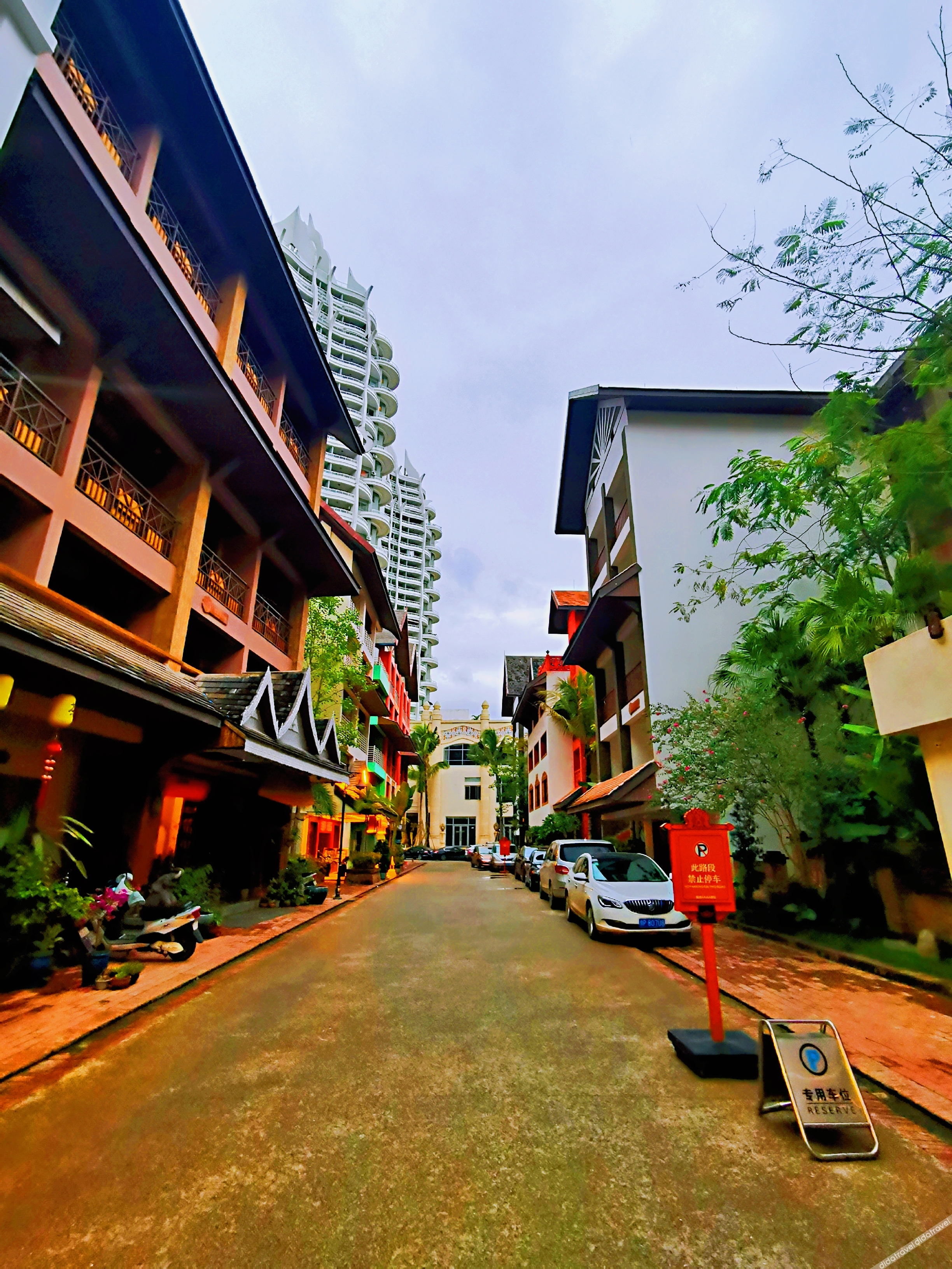 Xishuangbanna Flower Full court inn 3*