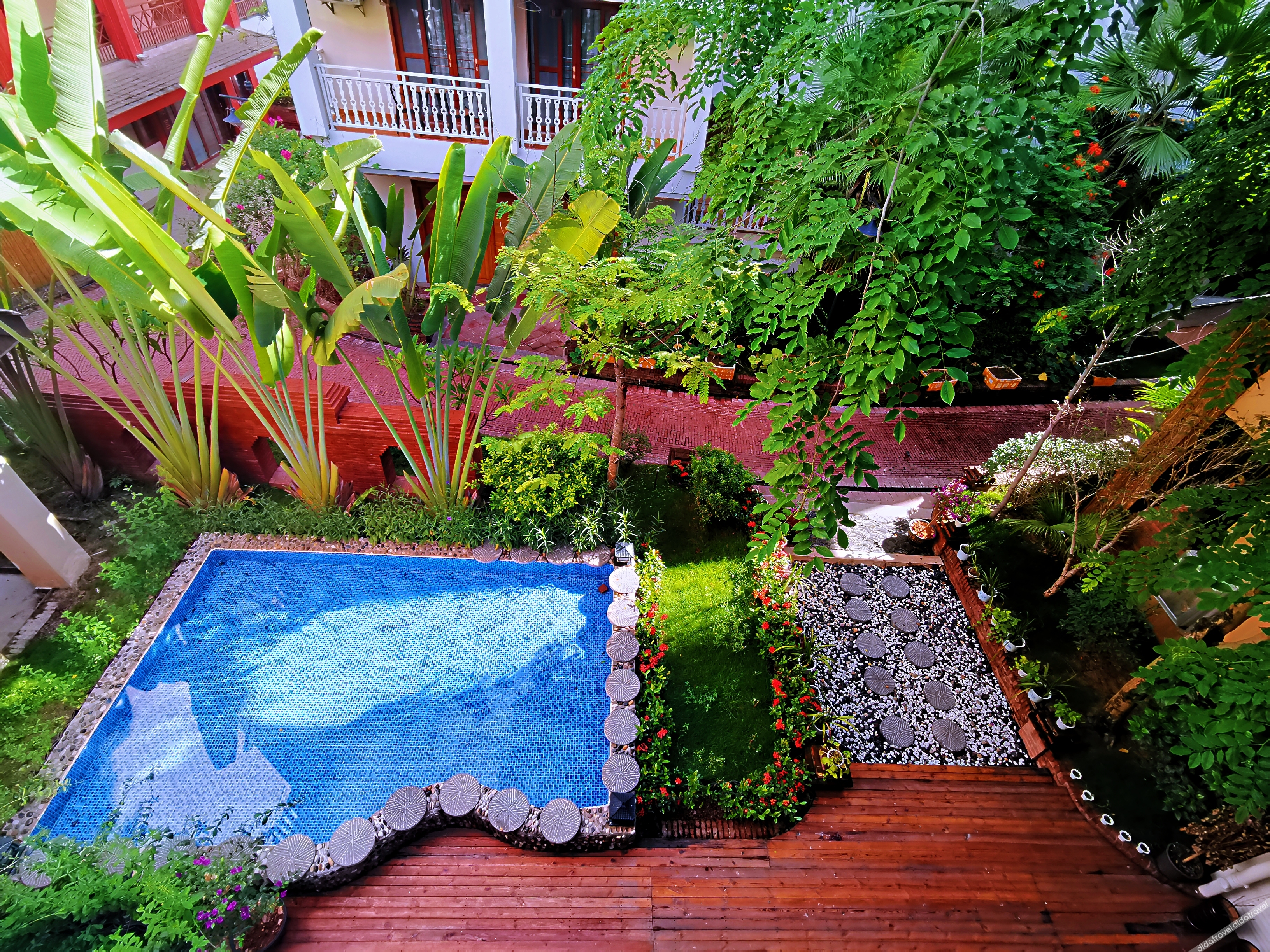 Xishuangbanna Flower Full court inn 3*