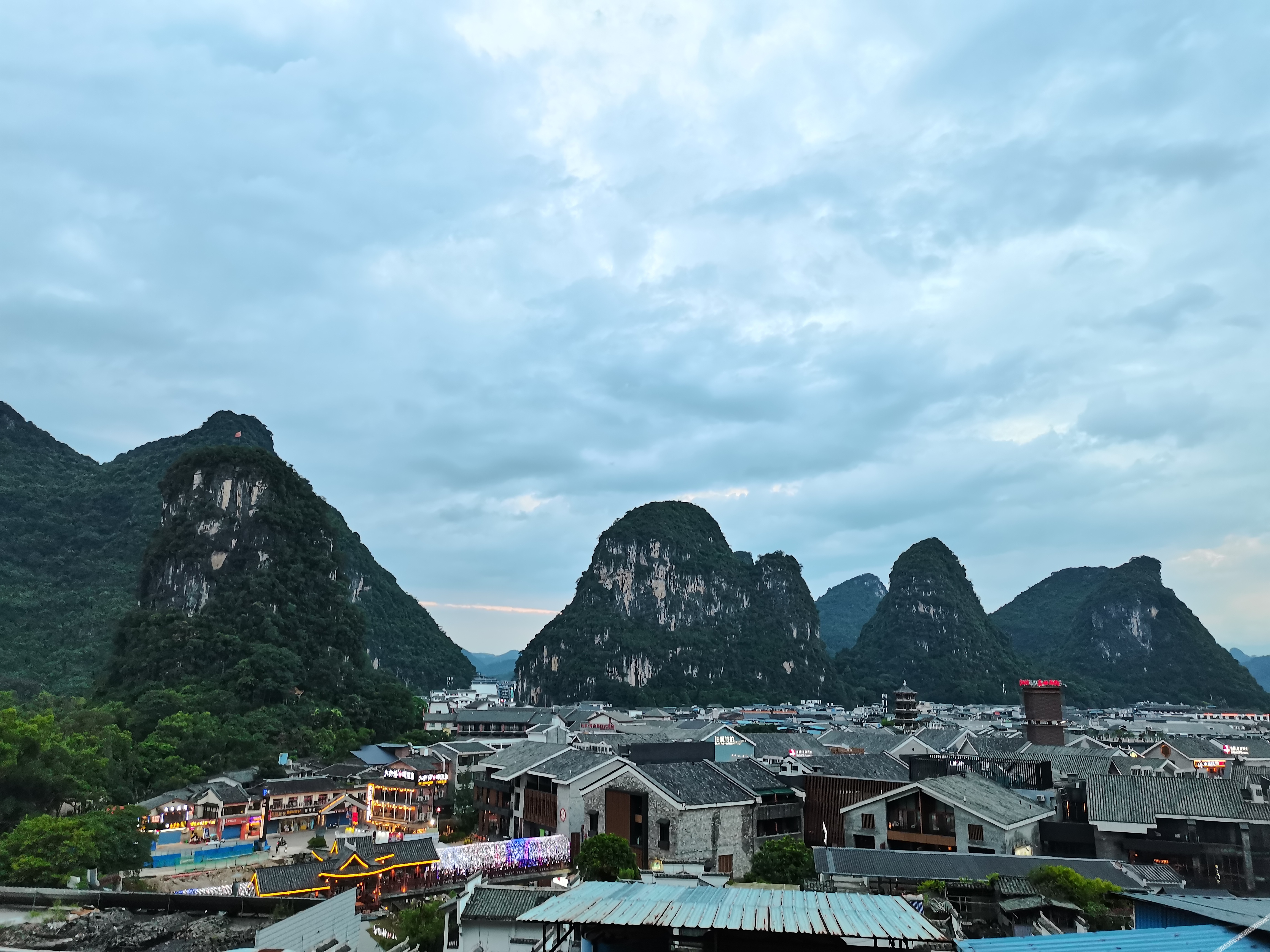 Floral Hotel· Pantaoshu Hotel(Yangshuo West Street Lijiang Branch) 3*
