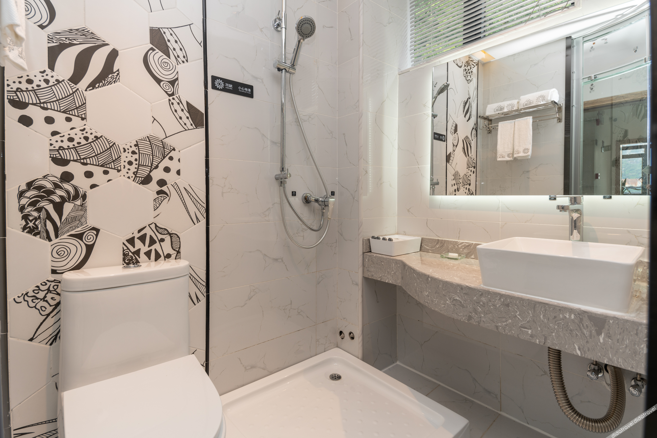 Floral Hotel· Pantaoshu Hotel(Yangshuo West Street Lijiang Branch) 3*