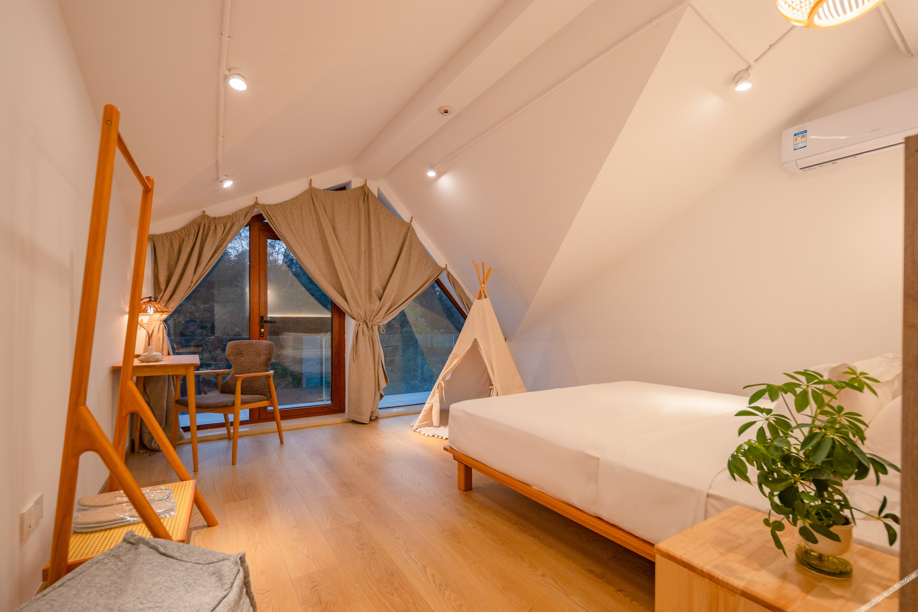 Floral Hotel· Shanghai Jiuxiang hotel (Chongming Forest Park store) 0*