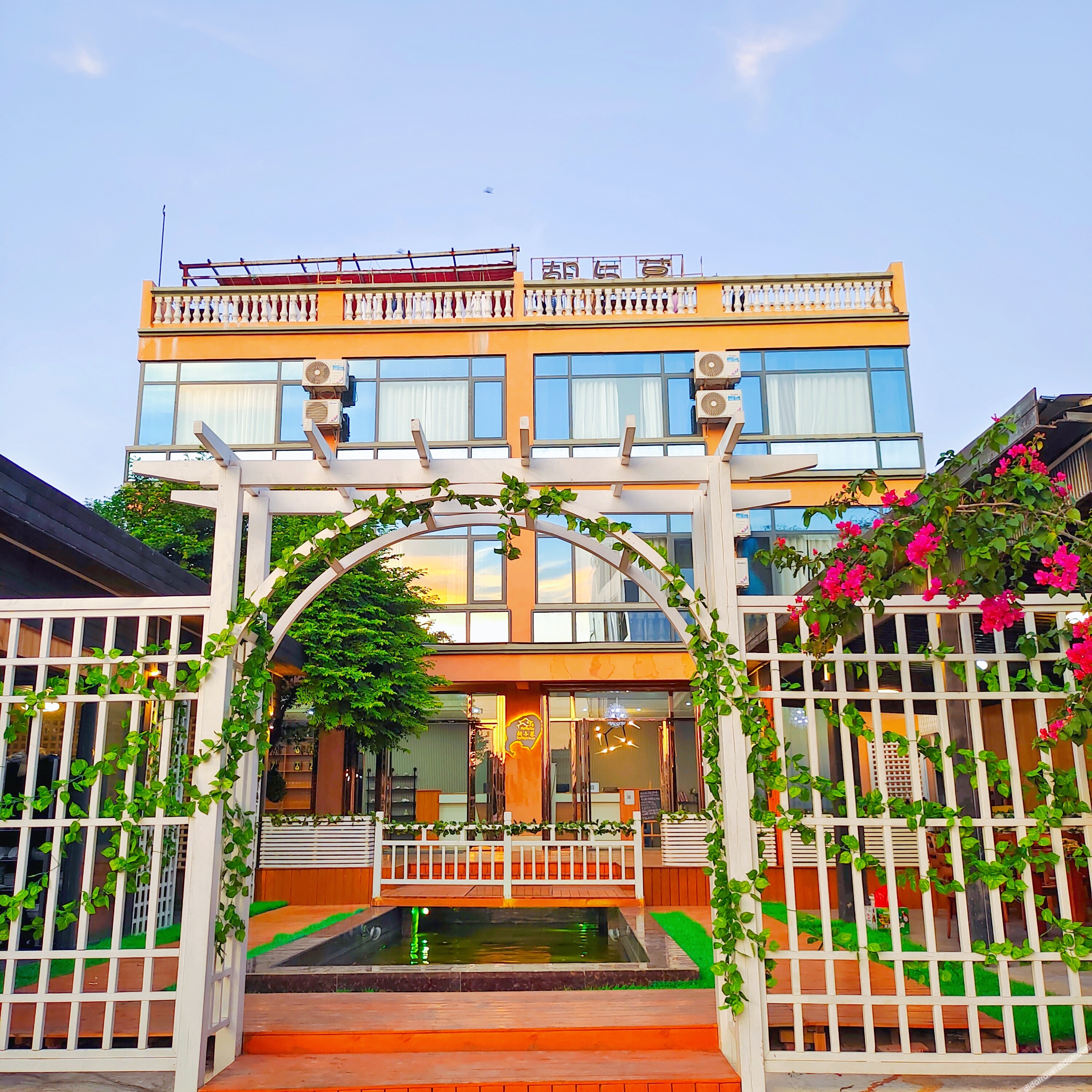 Floral Hotel · Weizhou Island Dynasty and Dusk hotel 3*