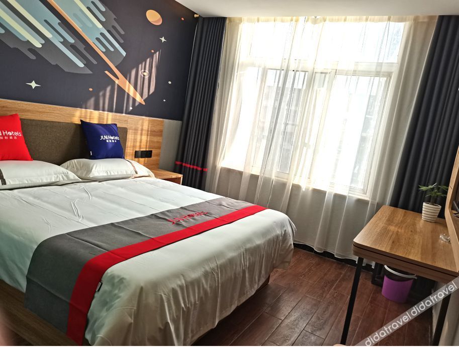 Junyi Chain Hotel (Xinyi Gaoliuzhen) 1*