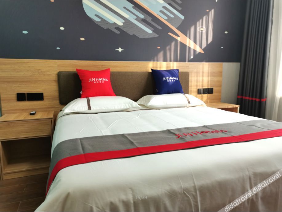 Junyi Chain Hotel (Xinyi Gaoliuzhen) 1*