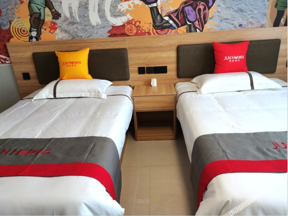 Junyi Chain Hotel (Xinyi Gaoliuzhen) 1*