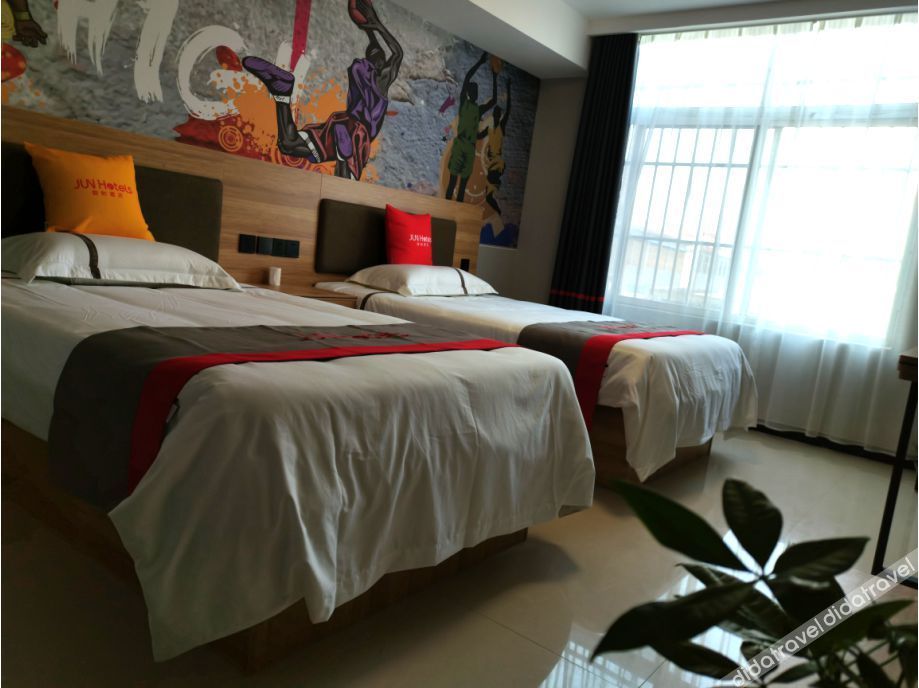 Junyi Chain Hotel (Xinyi Gaoliuzhen) 1*