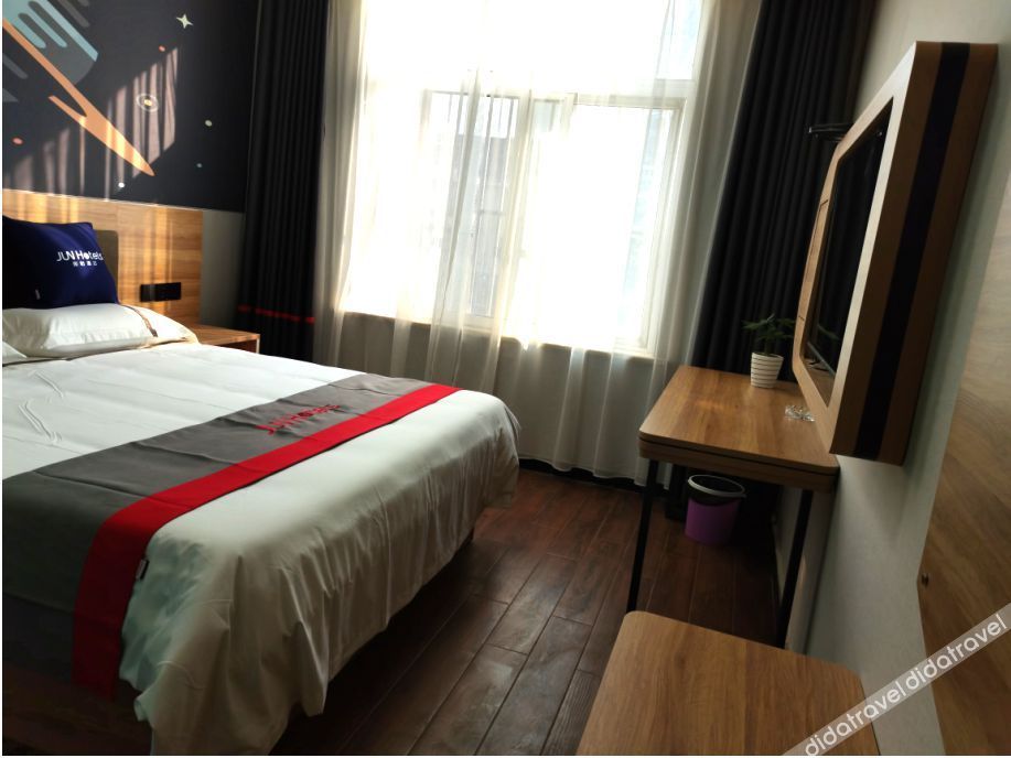 Junyi Chain Hotel (Xinyi Gaoliuzhen) 1*