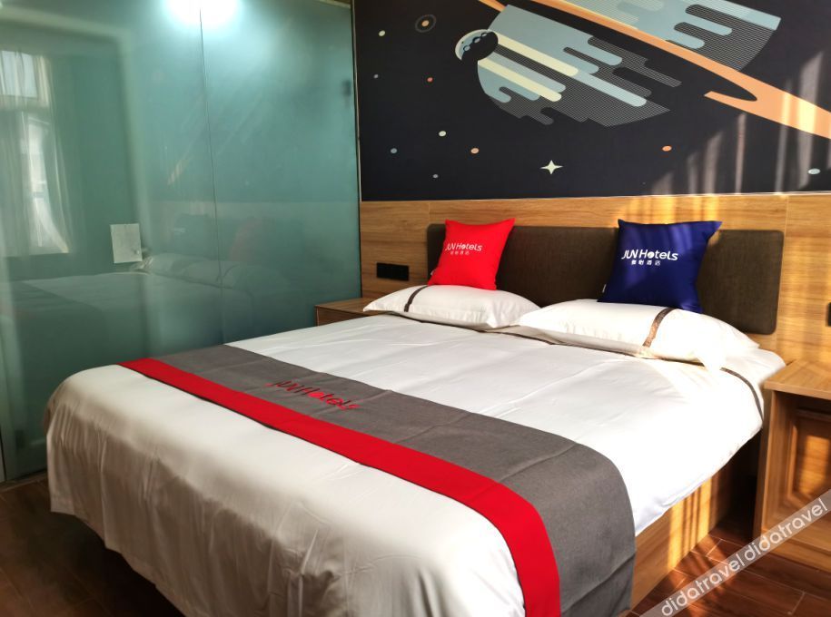 Junyi Chain Hotel (Xinyi Gaoliuzhen) 1*