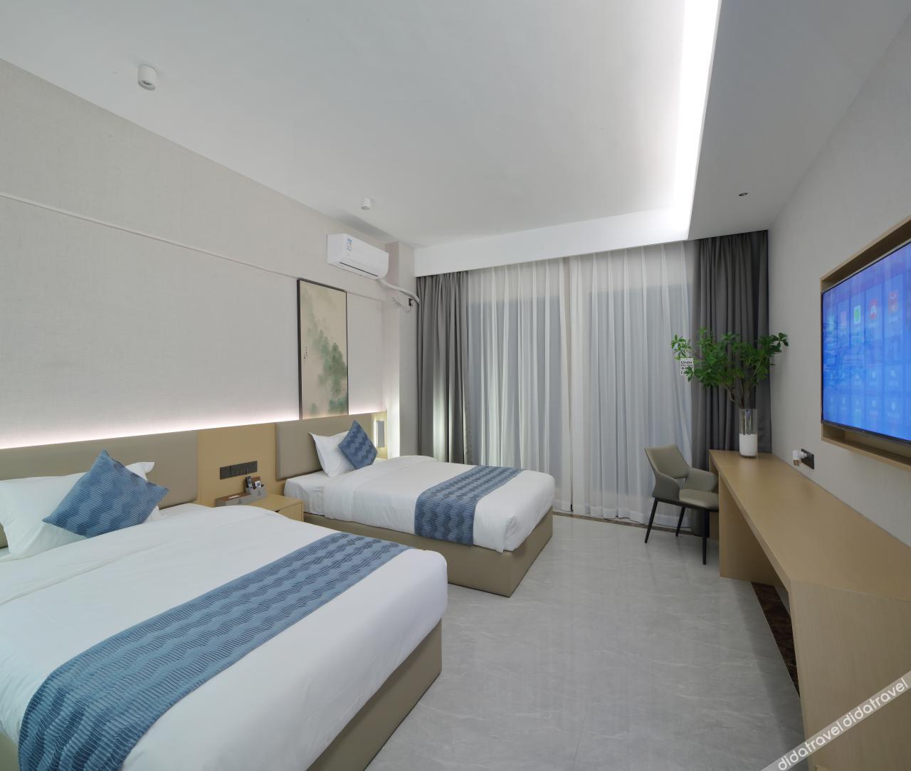 Hyatt Hotel (Zhuhai Pingsha Haiquanwan store) 3*