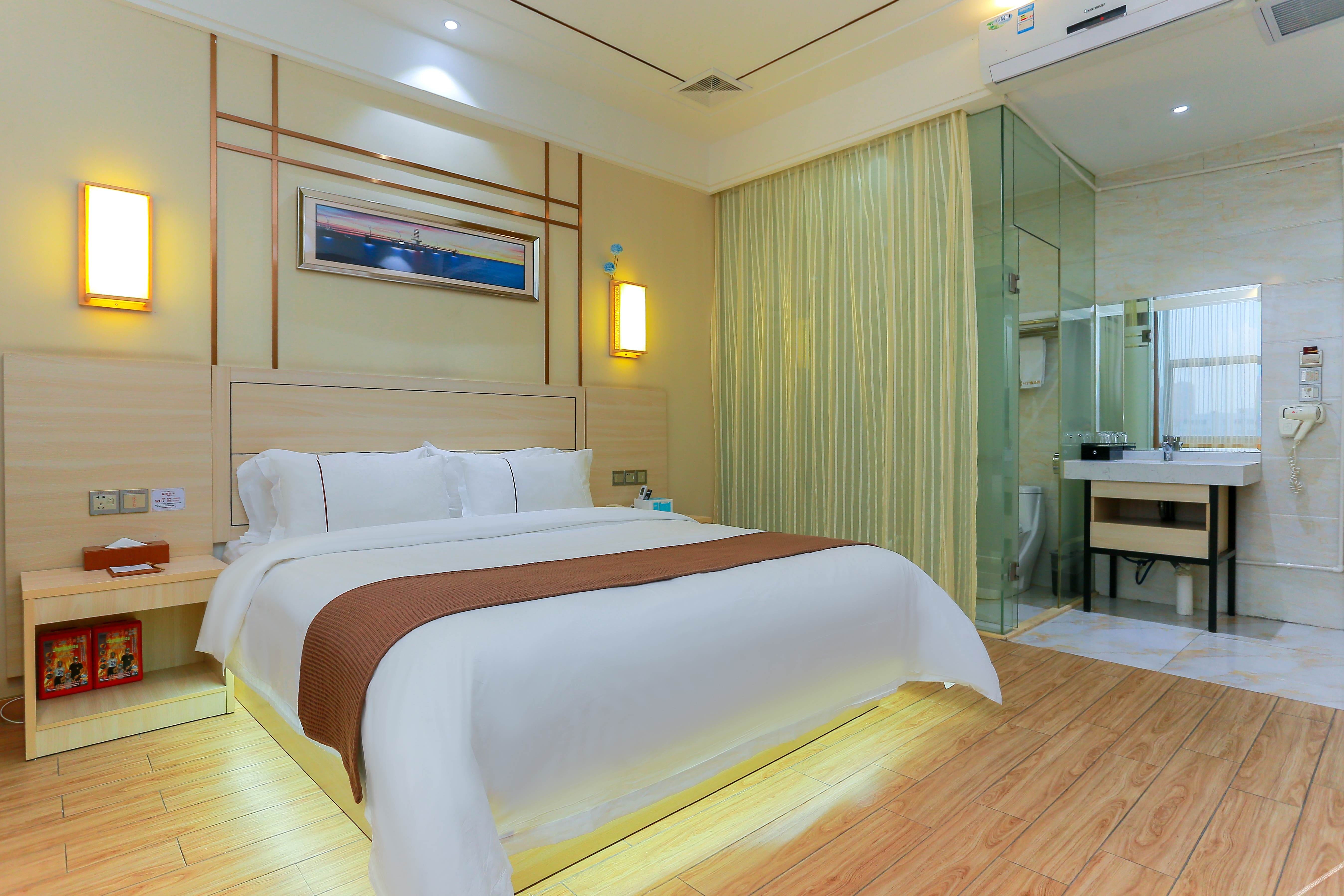 198 Boutique Hotel (Shenzhen Gongming Plaza Subway Station Daqianli Branch) 2*