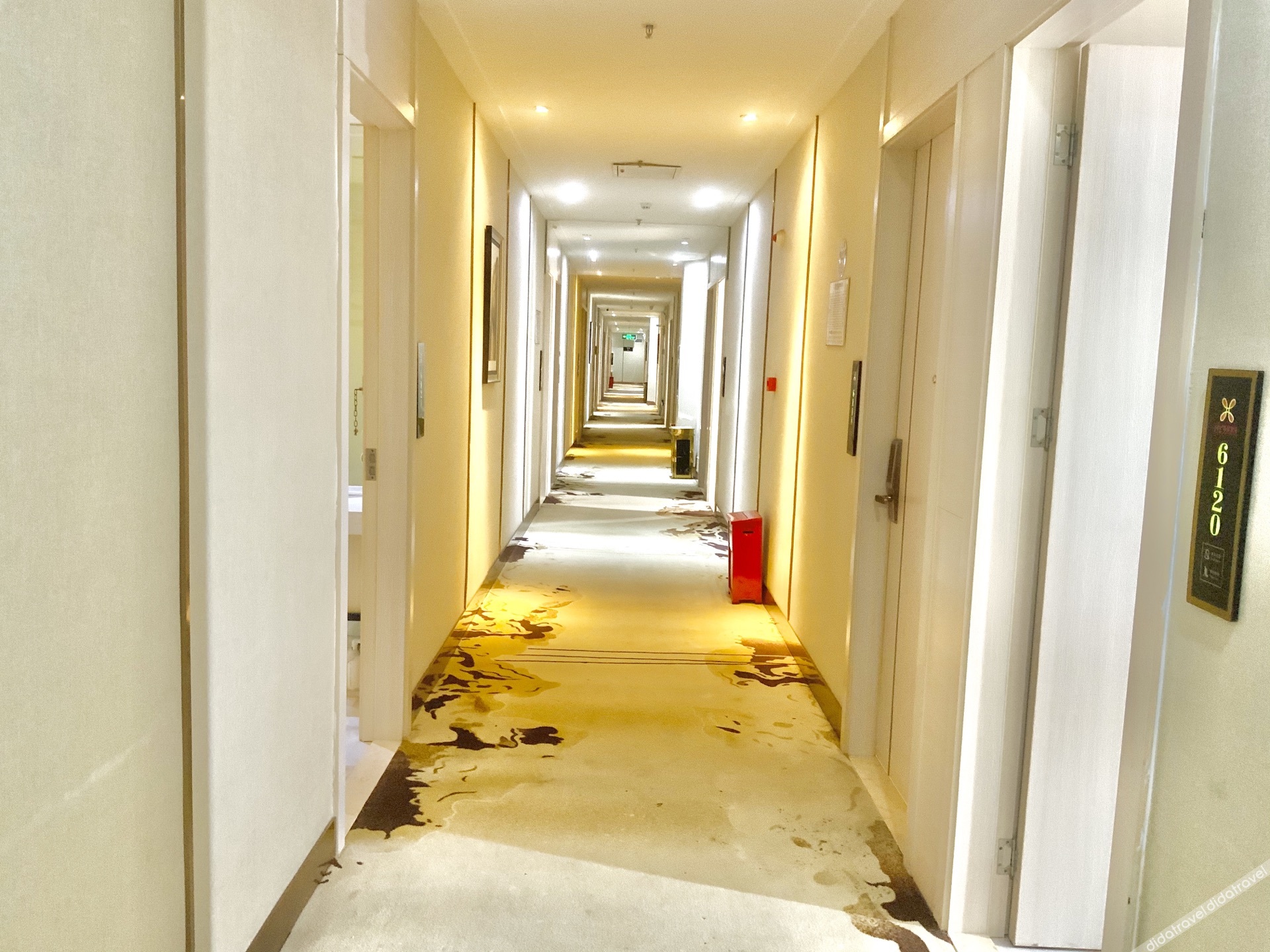 198 Boutique Hotel (Shenzhen Gongming Plaza Subway Station Daqianli Branch) 2*