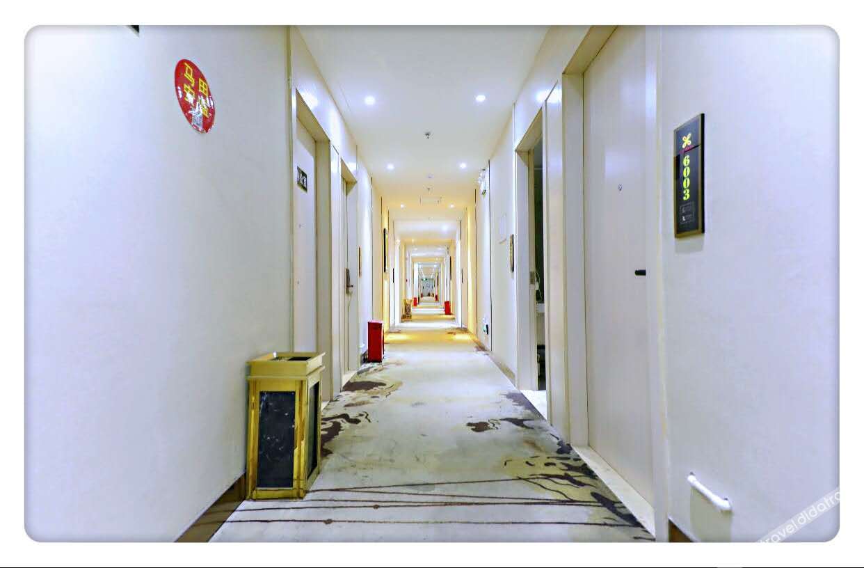 198 Boutique Hotel (Shenzhen Gongming Plaza Subway Station Daqianli Branch) 2*