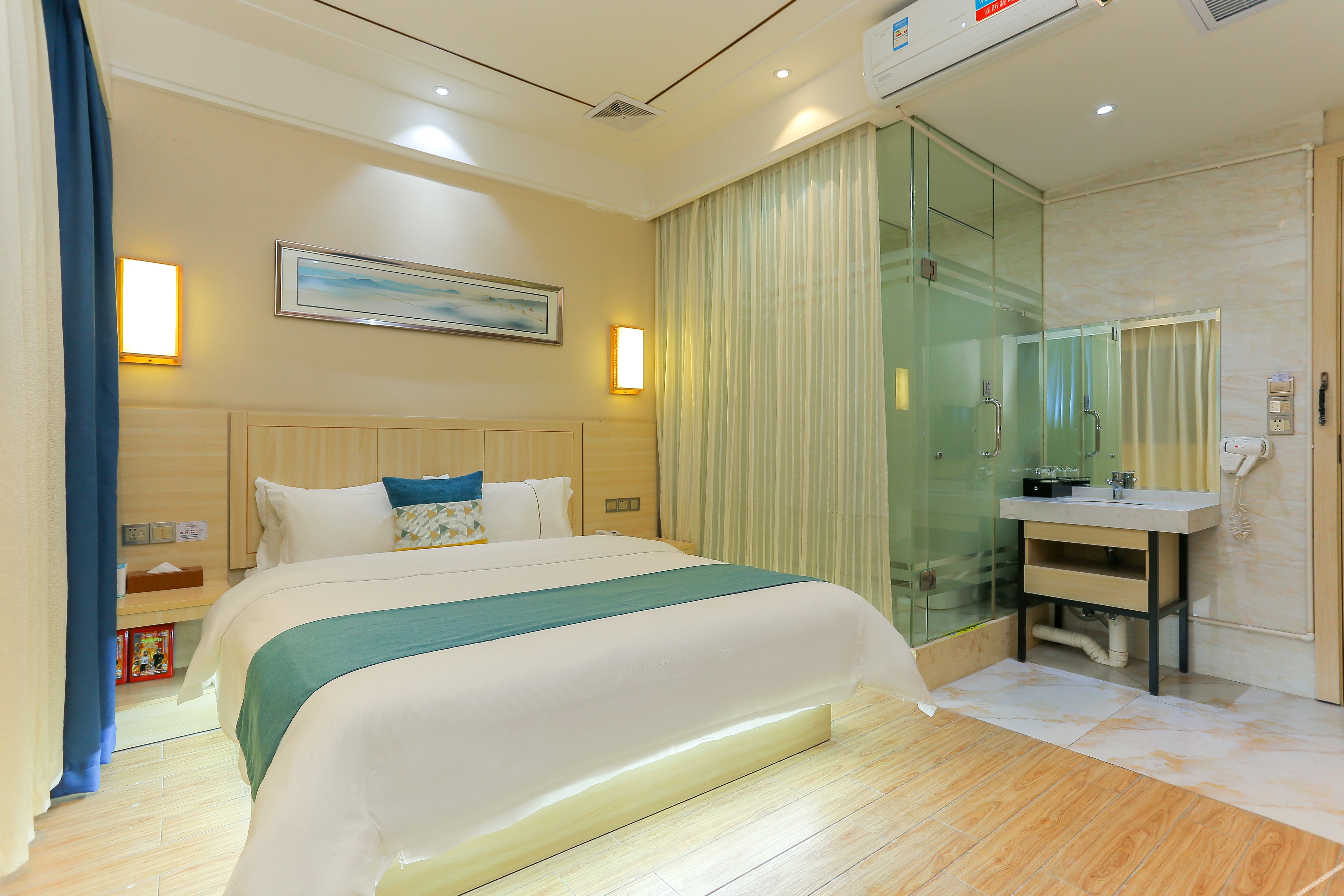 198 Boutique Hotel (Shenzhen Gongming Plaza Subway Station Daqianli Branch) 2*
