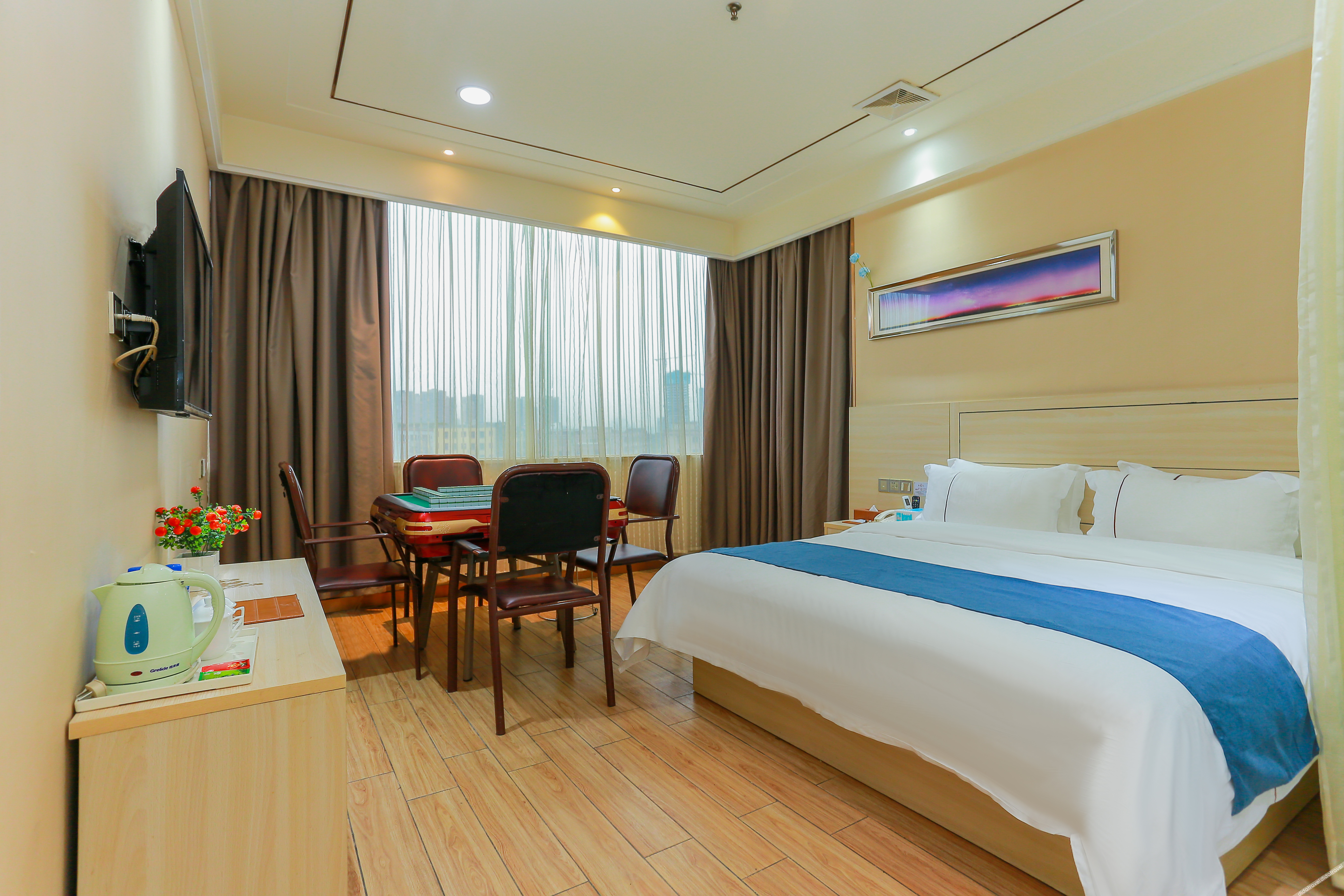 198 Boutique Hotel (Shenzhen Gongming Plaza Subway Station Daqianli Branch) 2*