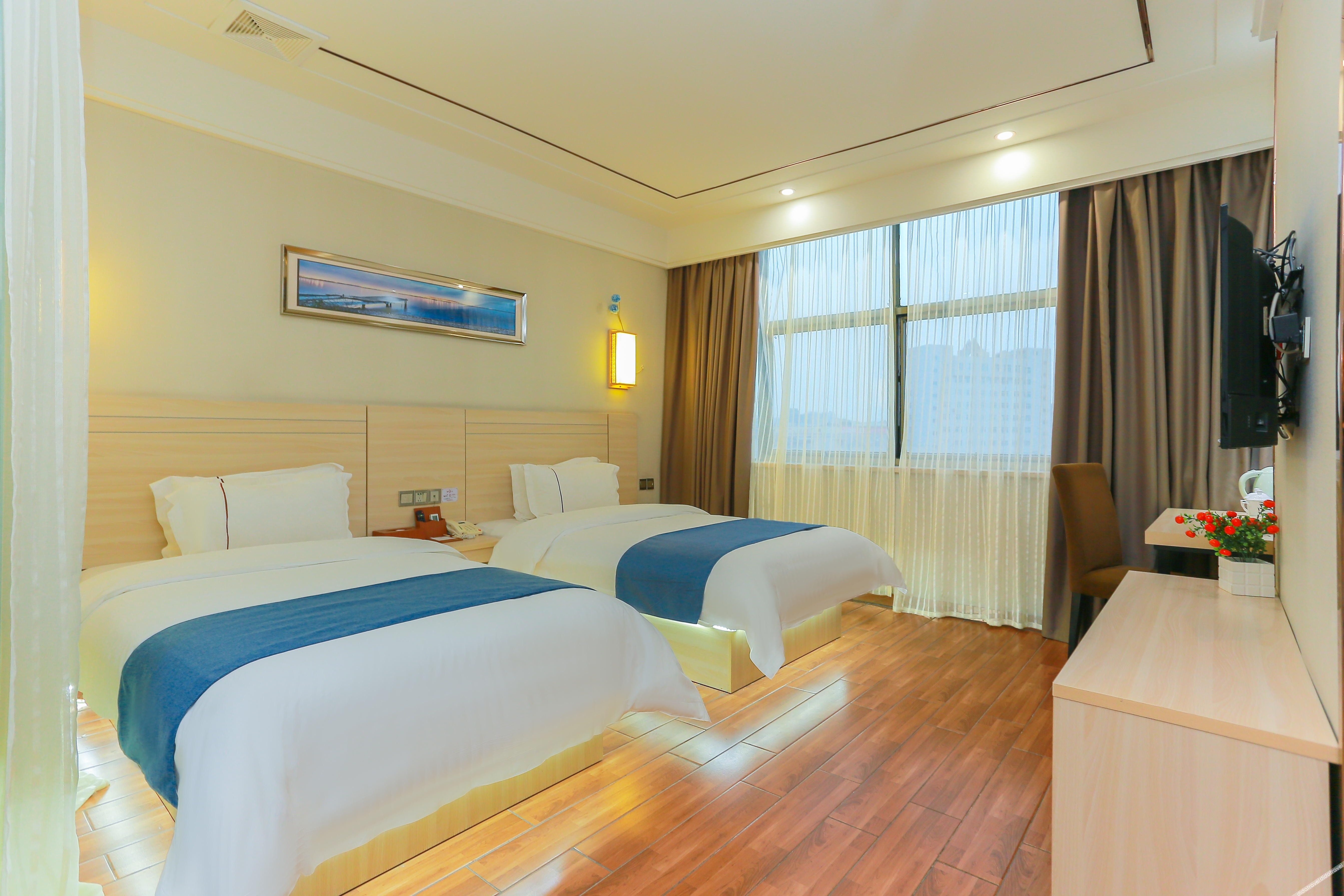 198 Boutique Hotel (Shenzhen Gongming Plaza Subway Station Daqianli Branch) 2*
