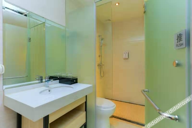 198 Boutique Hotel (Shenzhen Gongming Plaza Subway Station Daqianli Branch) 2*