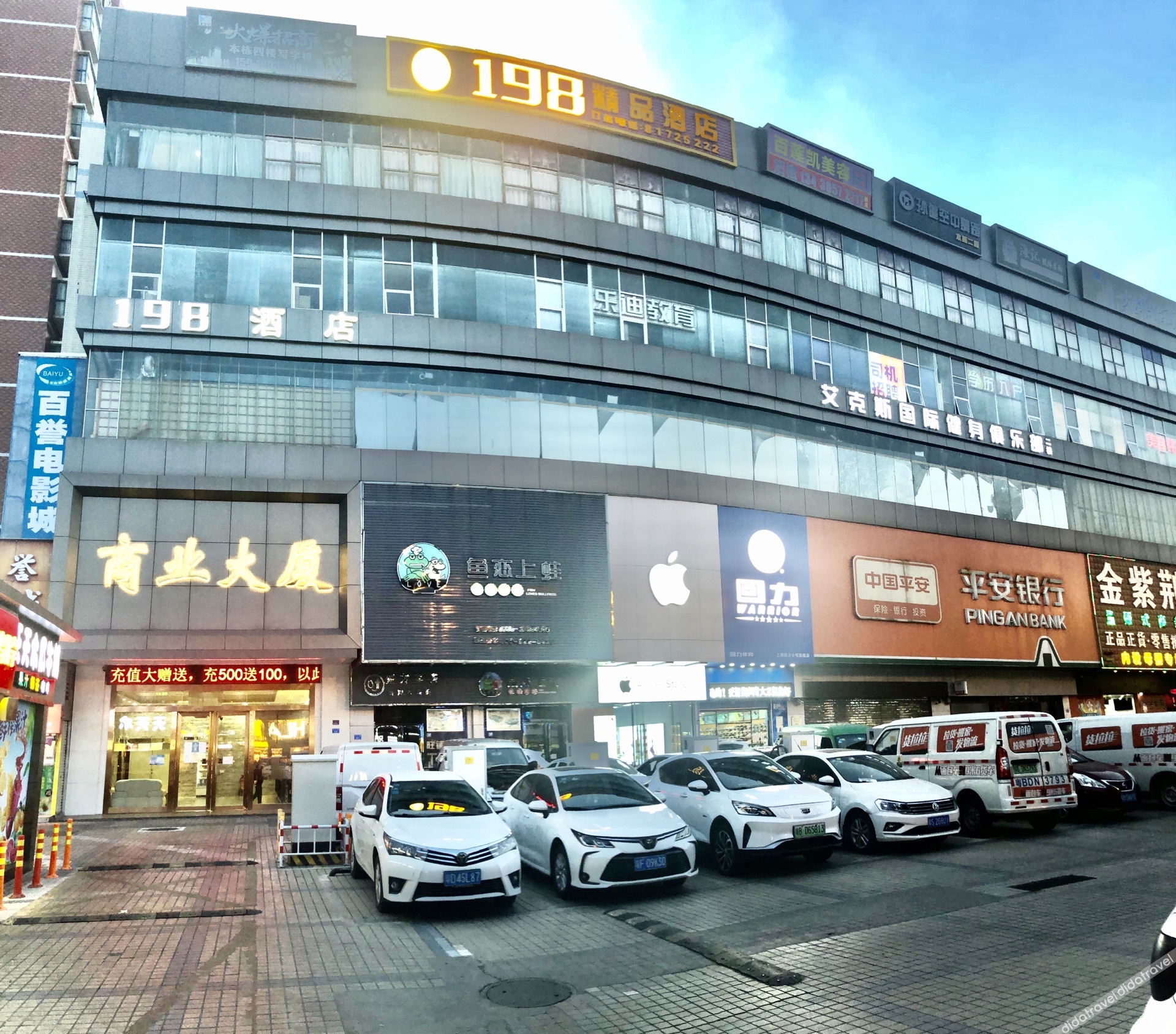 198 Boutique Hotel (Shenzhen Gongming Plaza Subway Station Daqianli Branch) 2*