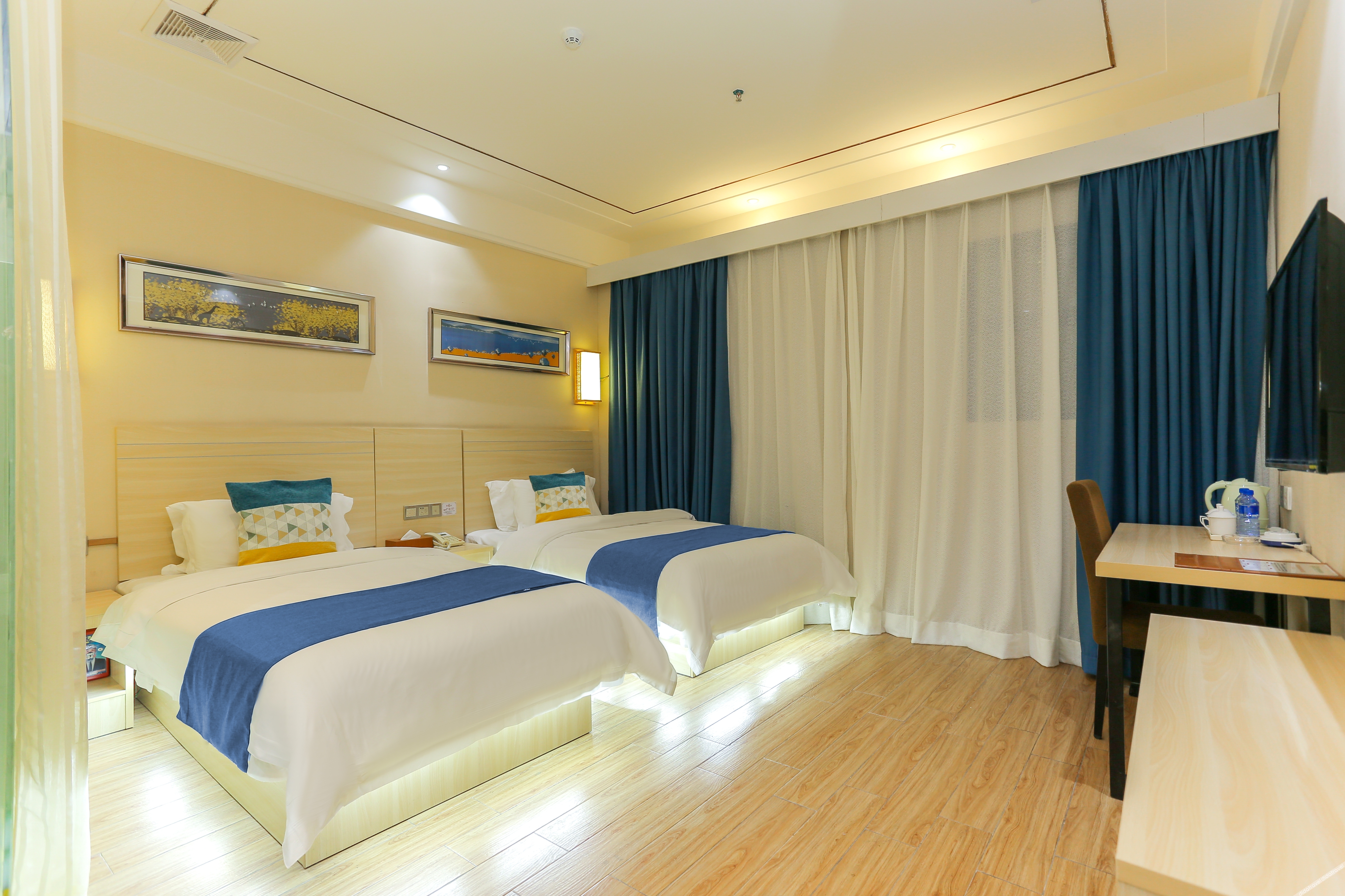 198 Boutique Hotel (Shenzhen Gongming Plaza Subway Station Daqianli Branch) 2*