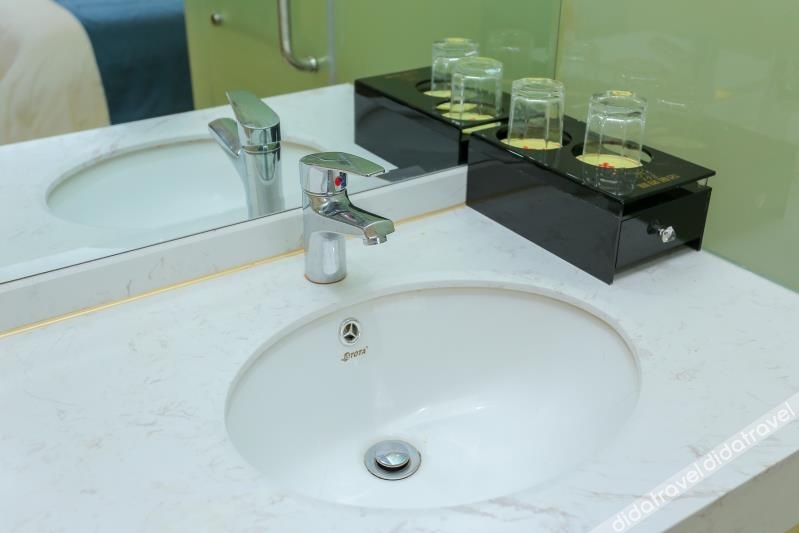 198 Boutique Hotel (Shenzhen Gongming Plaza Subway Station Daqianli Branch) 2*
