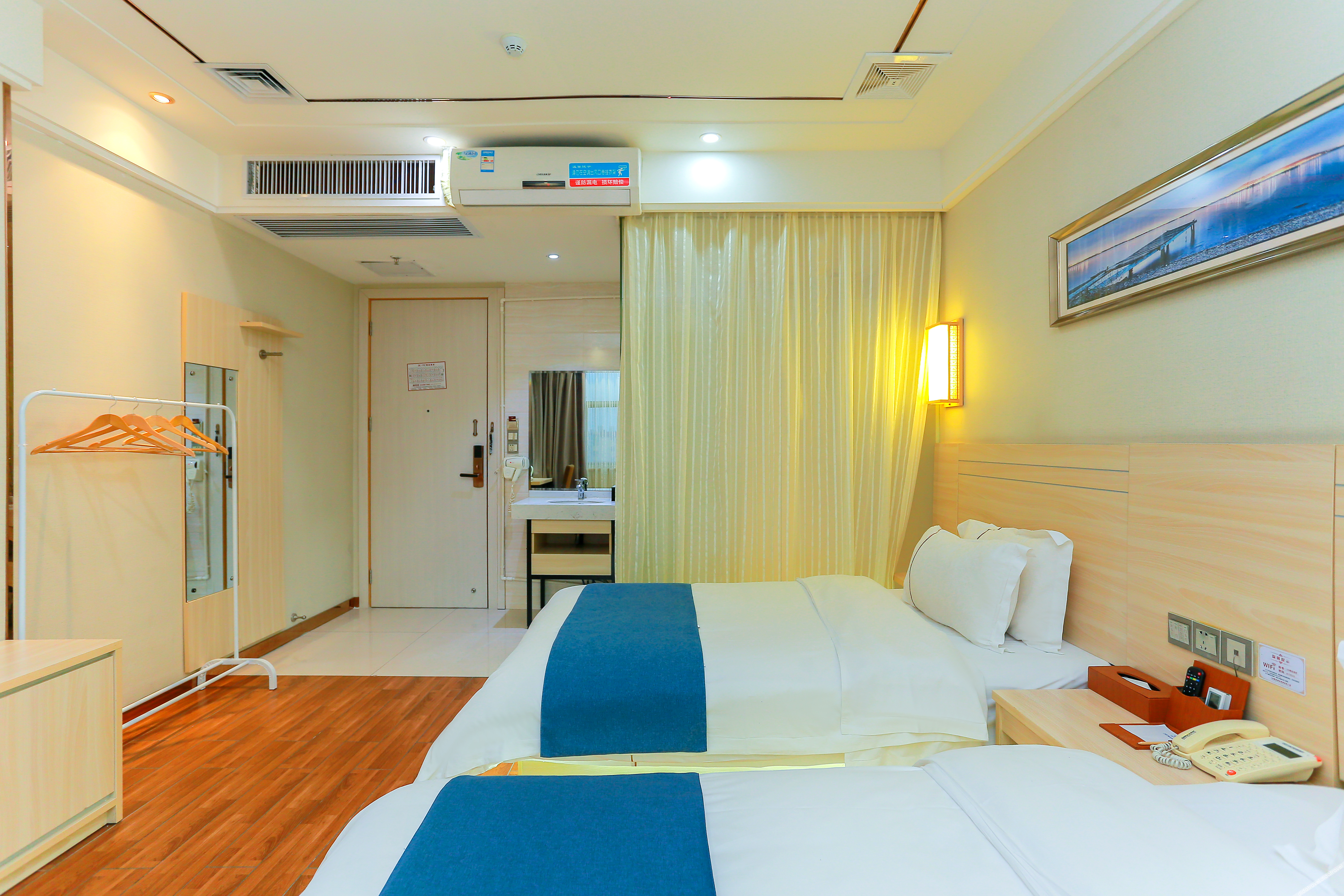 198 Boutique Hotel (Shenzhen Gongming Plaza Subway Station Daqianli Branch) 2*