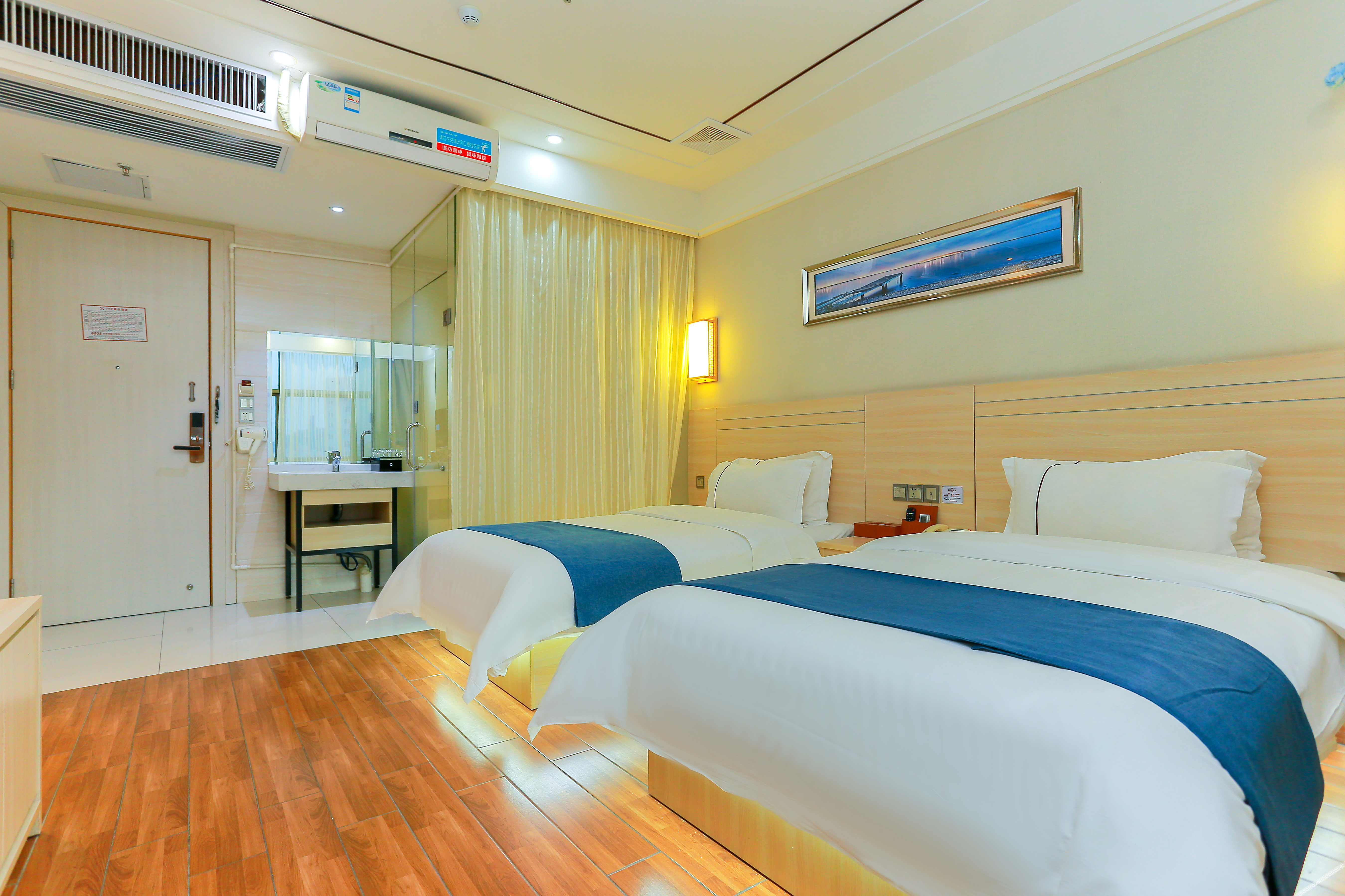 198 Boutique Hotel (Shenzhen Gongming Plaza Subway Station Daqianli Branch) 2*