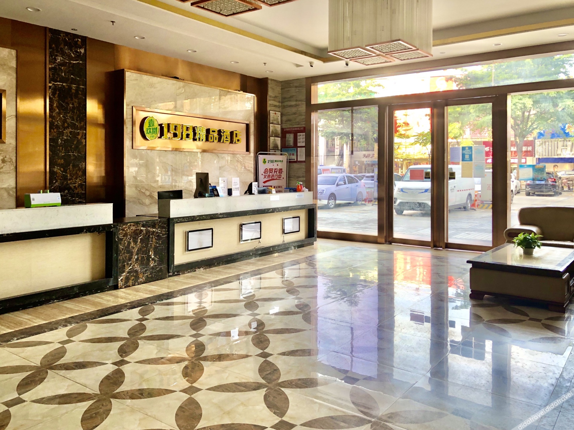 198 Boutique Hotel (Shenzhen Gongming Plaza Subway Station Daqianli Branch) 2*