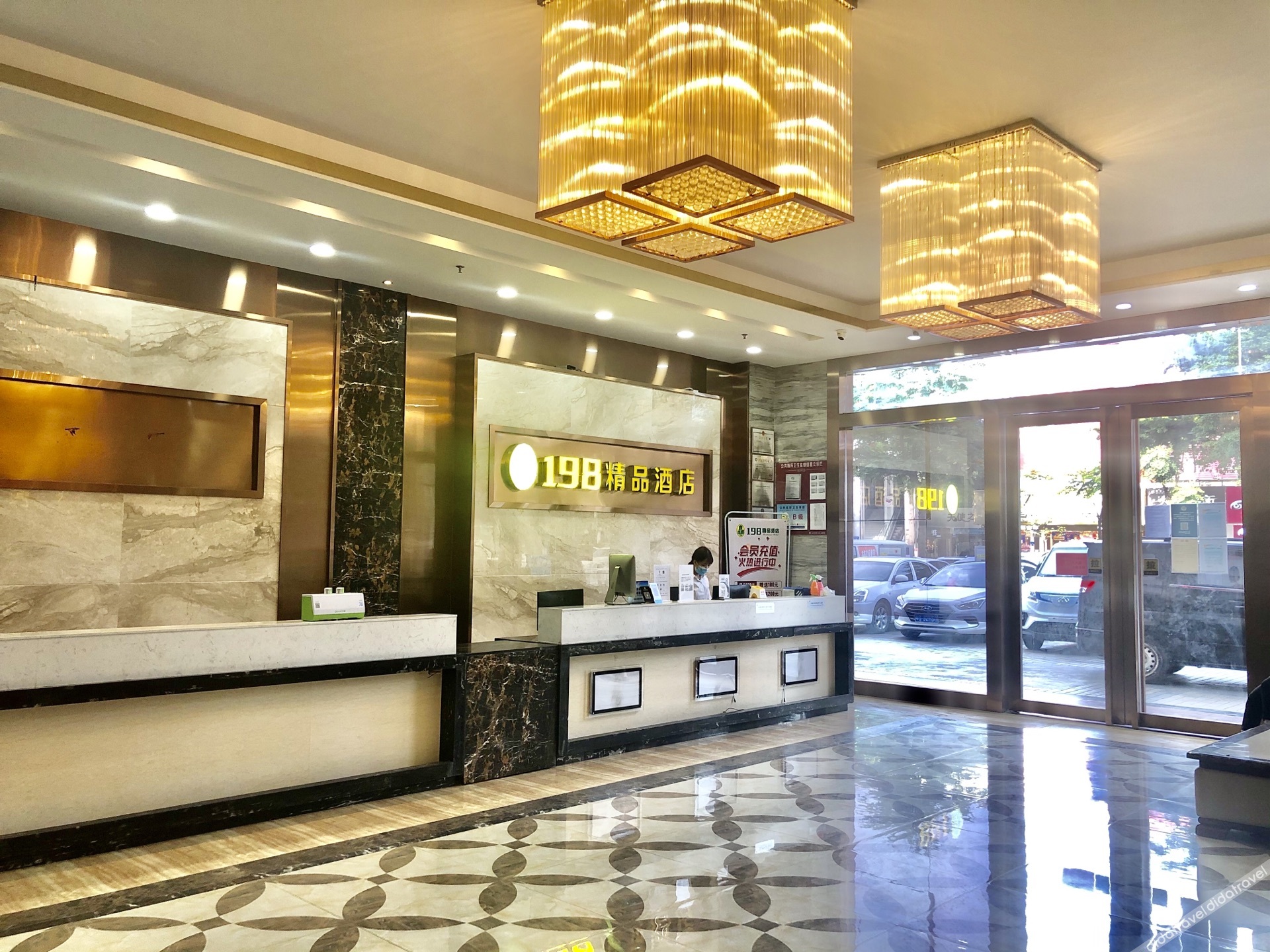 198 Boutique Hotel (Shenzhen Gongming Plaza Subway Station Daqianli Branch) 2*