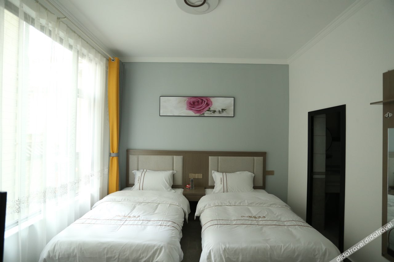 Dali Pengrui Hotel 2*