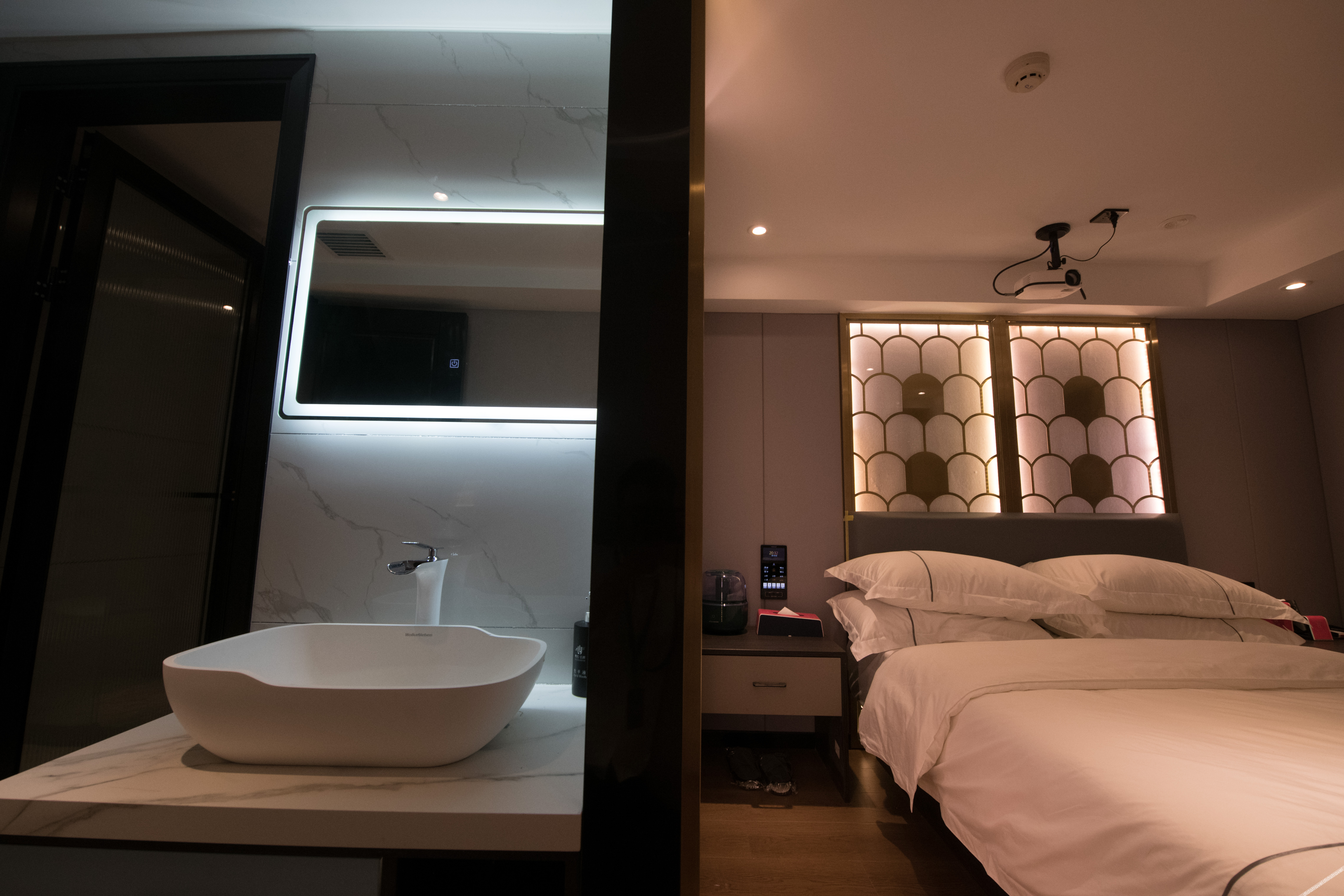 Jingyue Yundu Art Hotel (Lanzhou Zhongtianjian West Railway Station) 2*