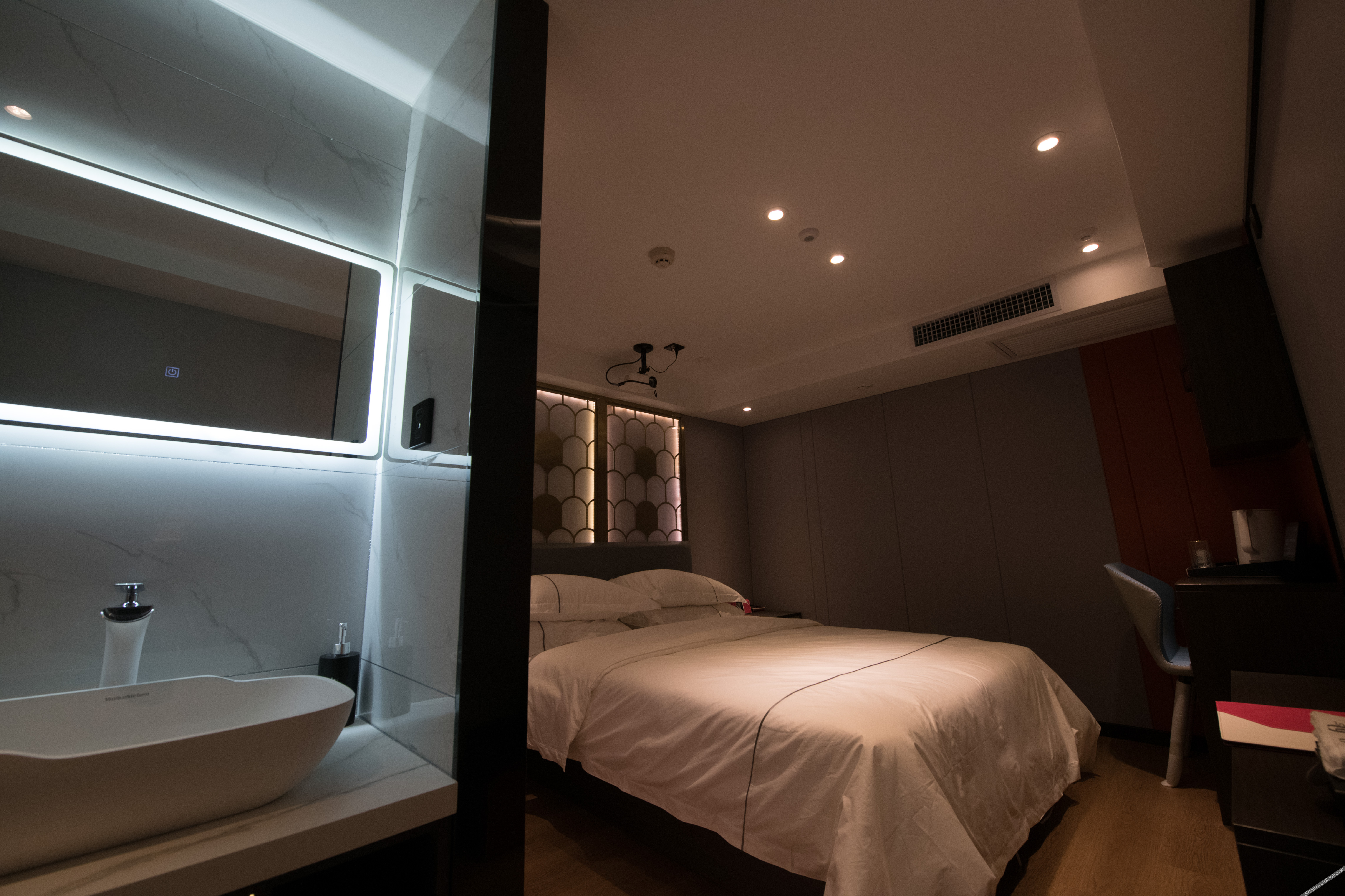 Jingyue Yundu Art Hotel (Lanzhou Zhongtianjian West Railway Station) 2*