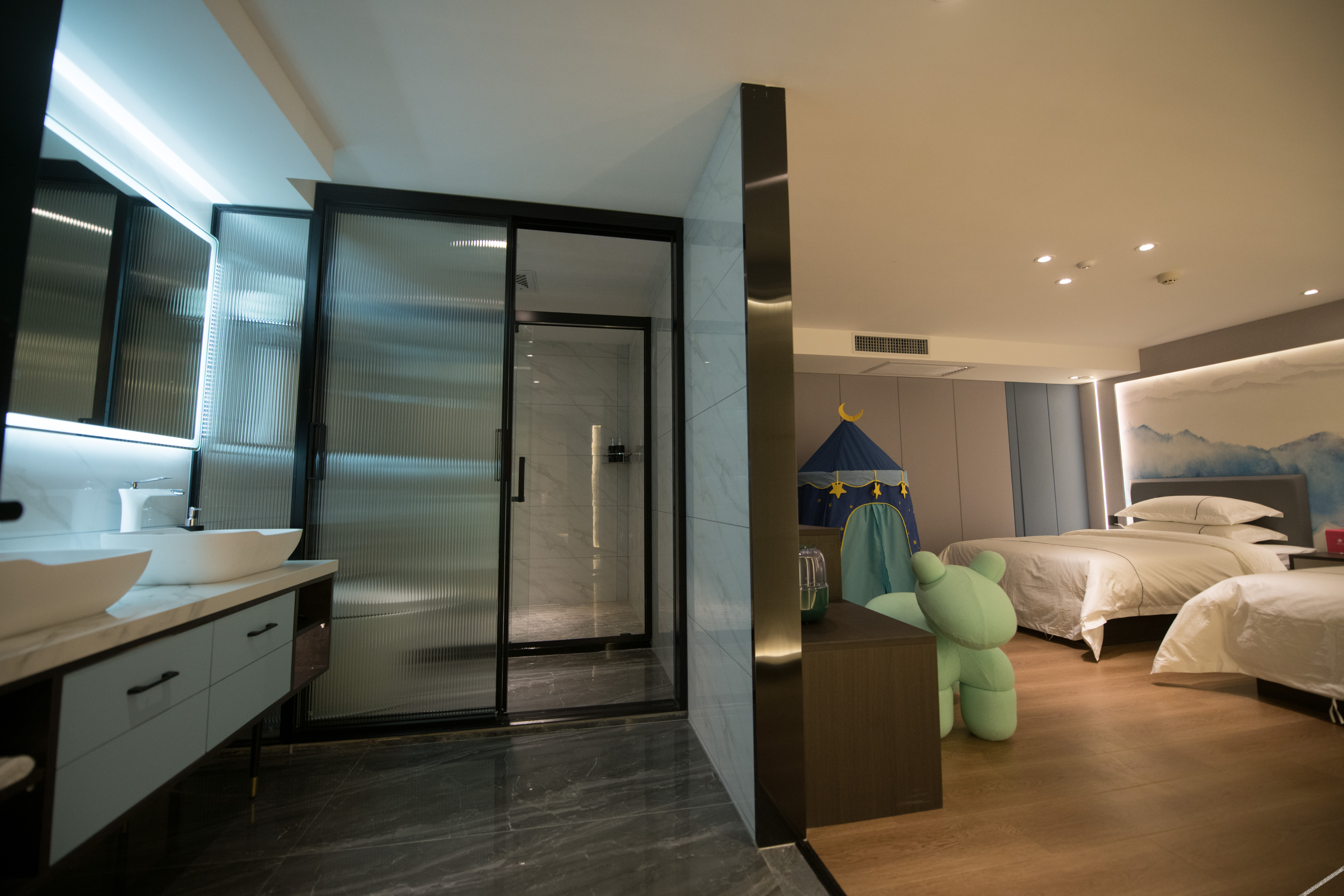 Jingyue Yundu Art Hotel (Lanzhou Zhongtianjian West Railway Station) 2*