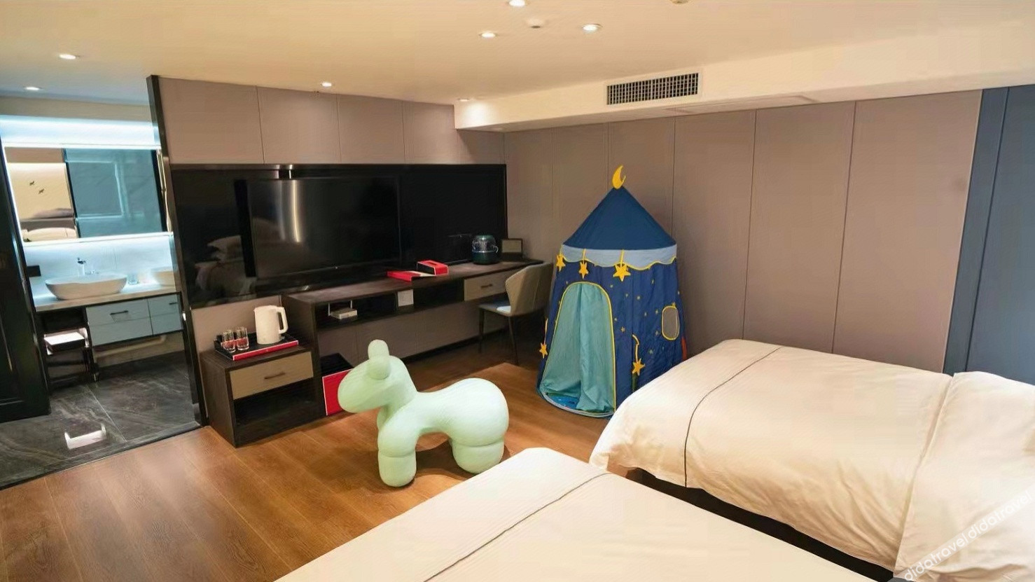Jingyue Yundu Art Hotel (Lanzhou Zhongtianjian West Railway Station) 2*