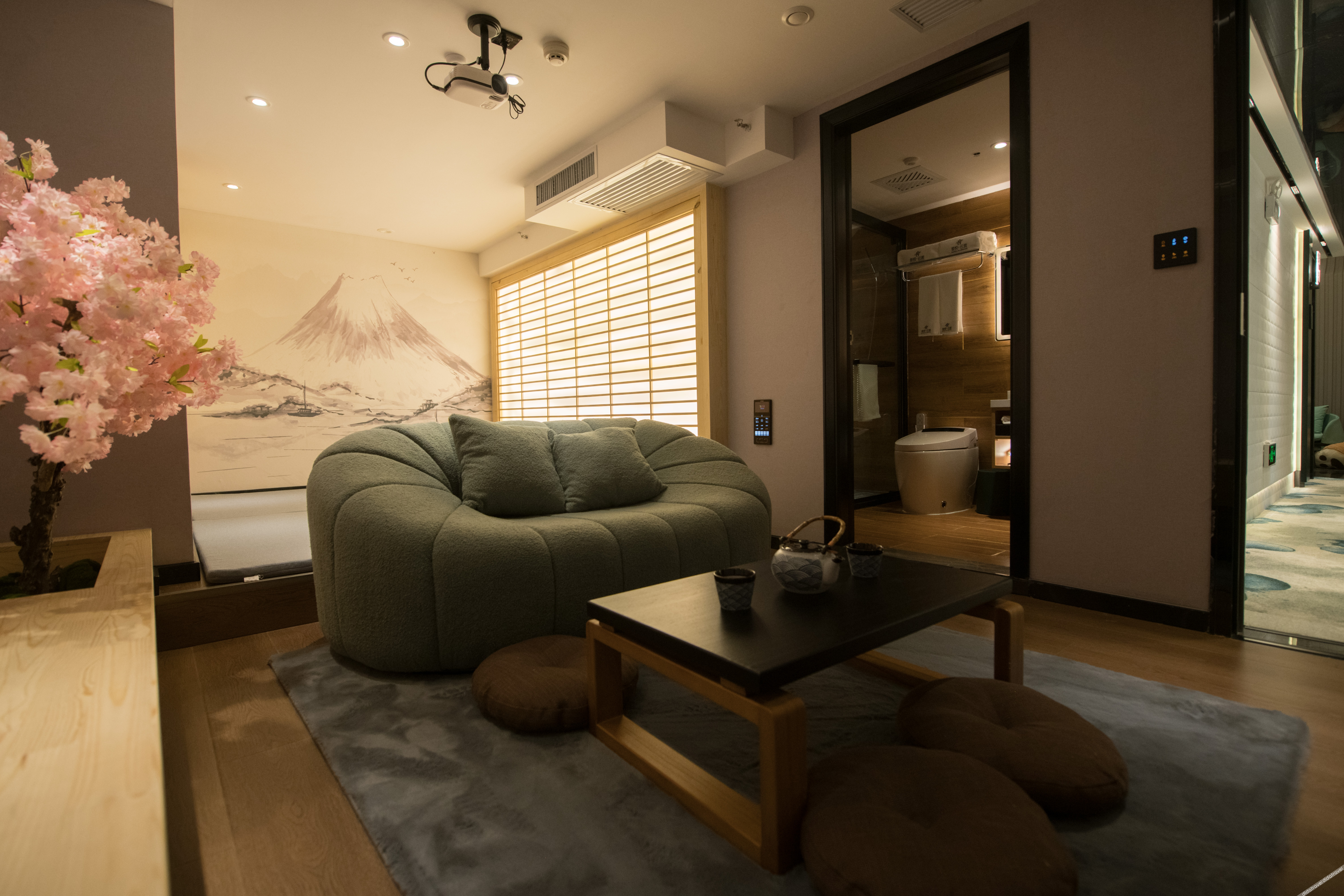 Jingyue Yundu Art Hotel (Lanzhou Zhongtianjian West Railway Station) 2*