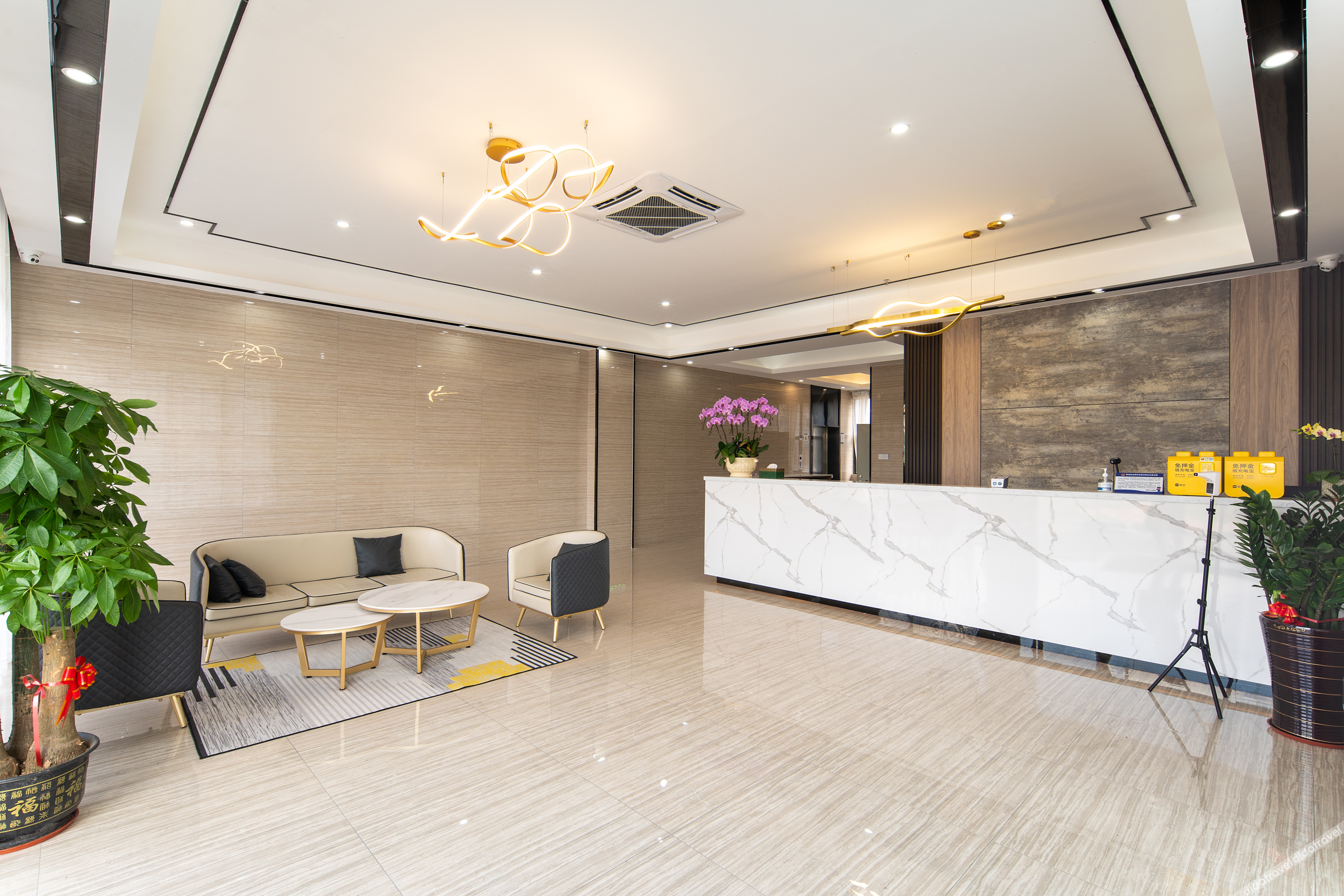 Leson Light Luxury Hotel 2*