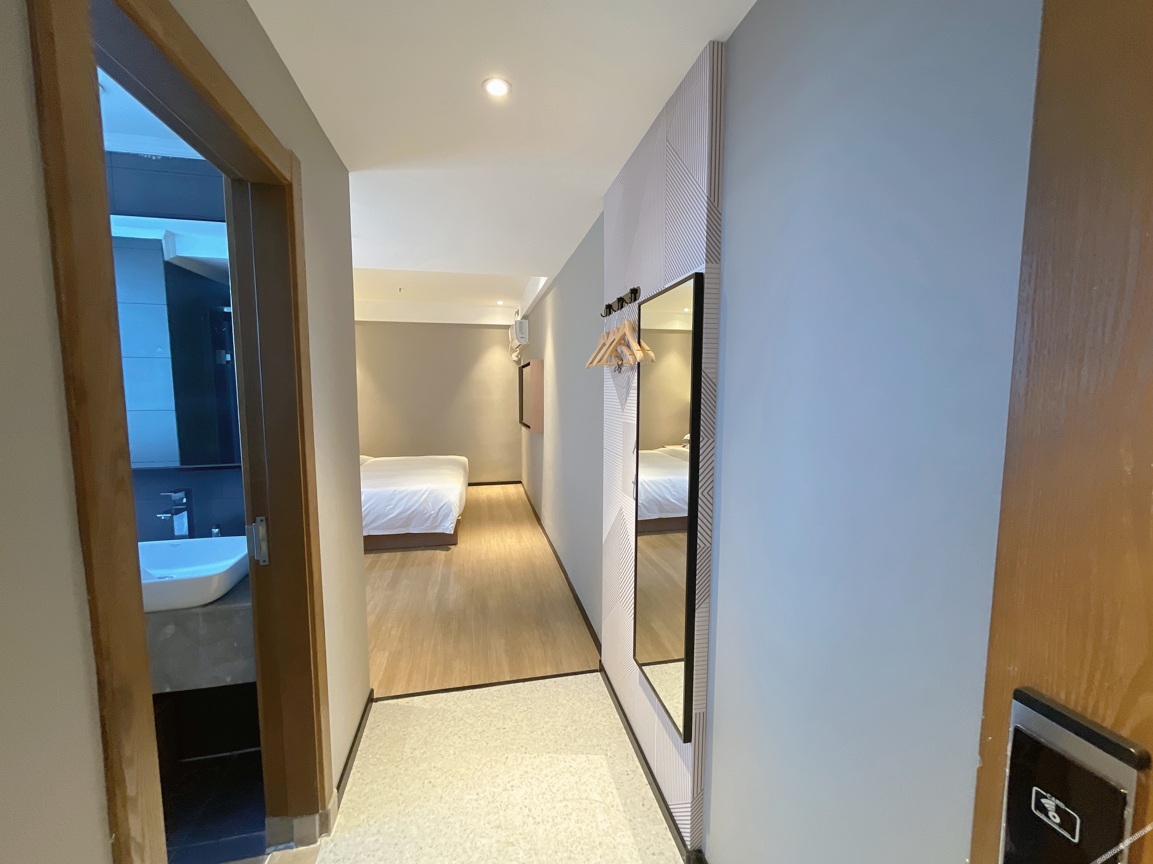 Borrman Hotel (Wuhan Huanghelou Fuxing Road Subway Station) 3*