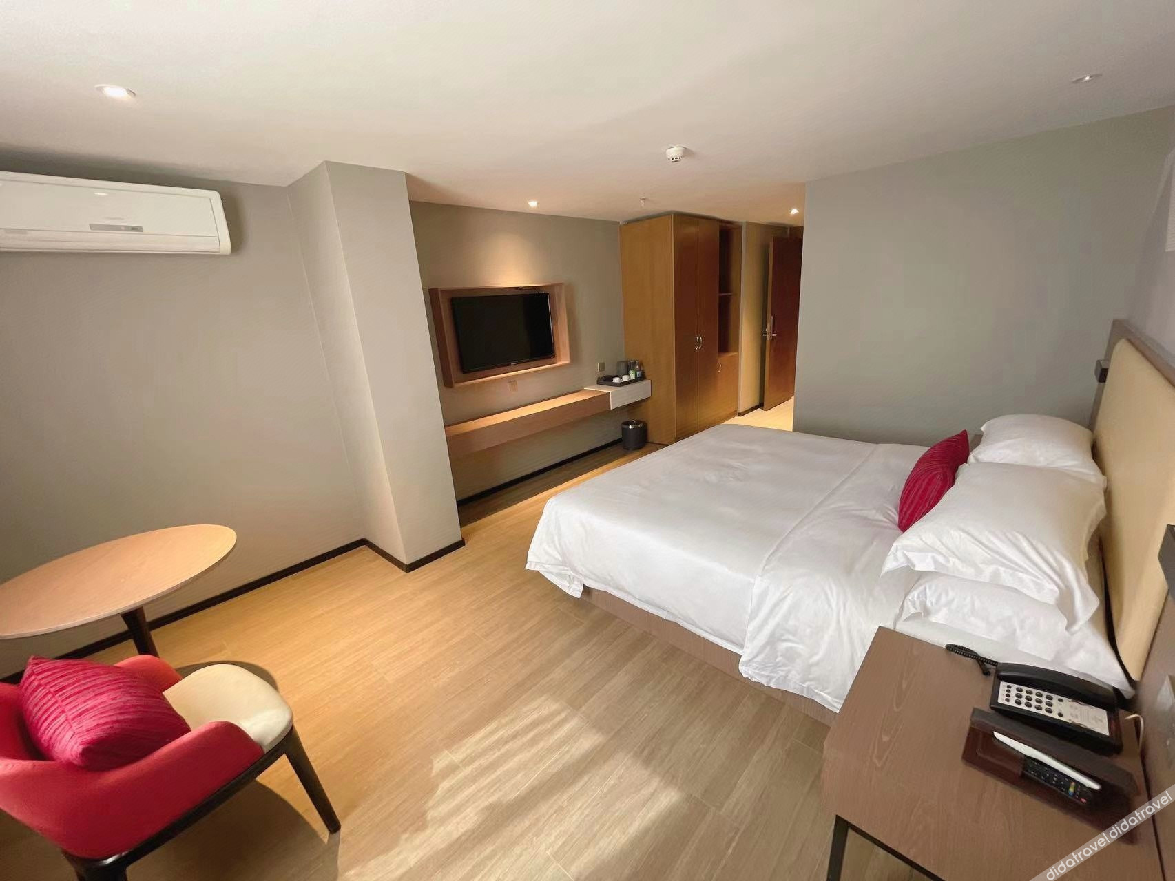 Borrman Hotel (Wuhan Huanghelou Fuxing Road Subway Station) 3*