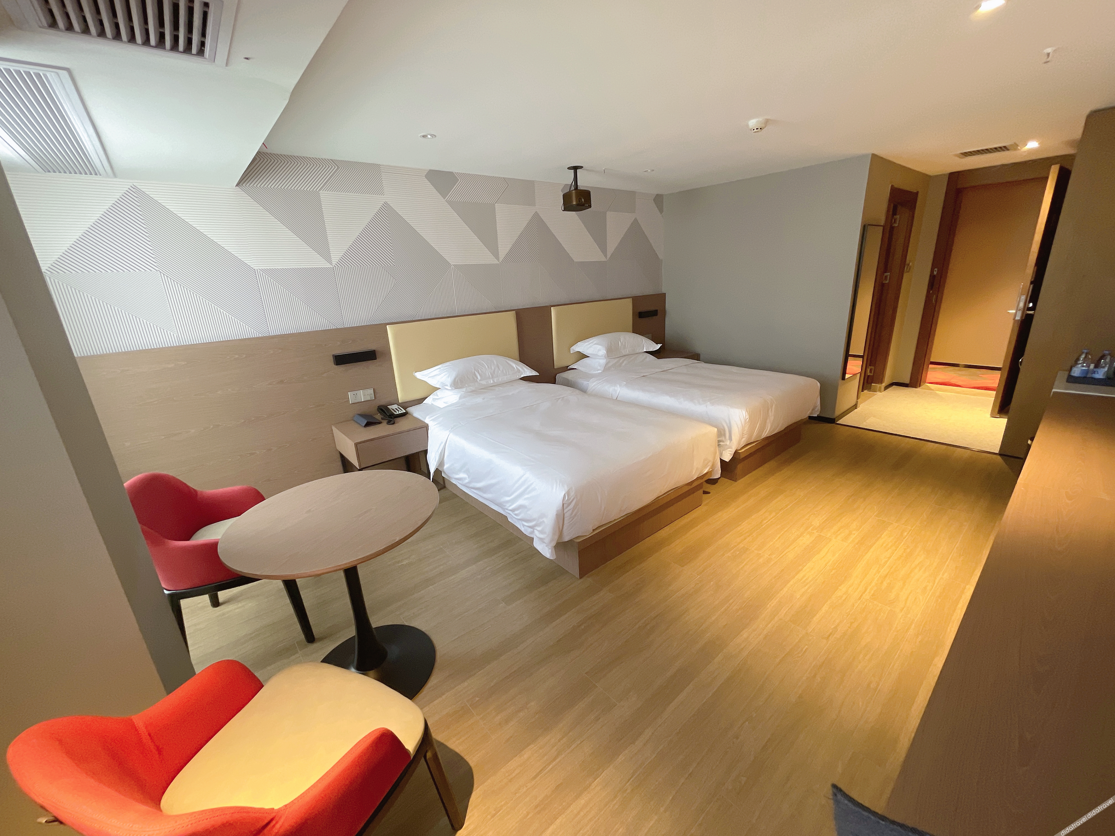 Borrman Hotel (Wuhan Huanghelou Fuxing Road Subway Station) 3*