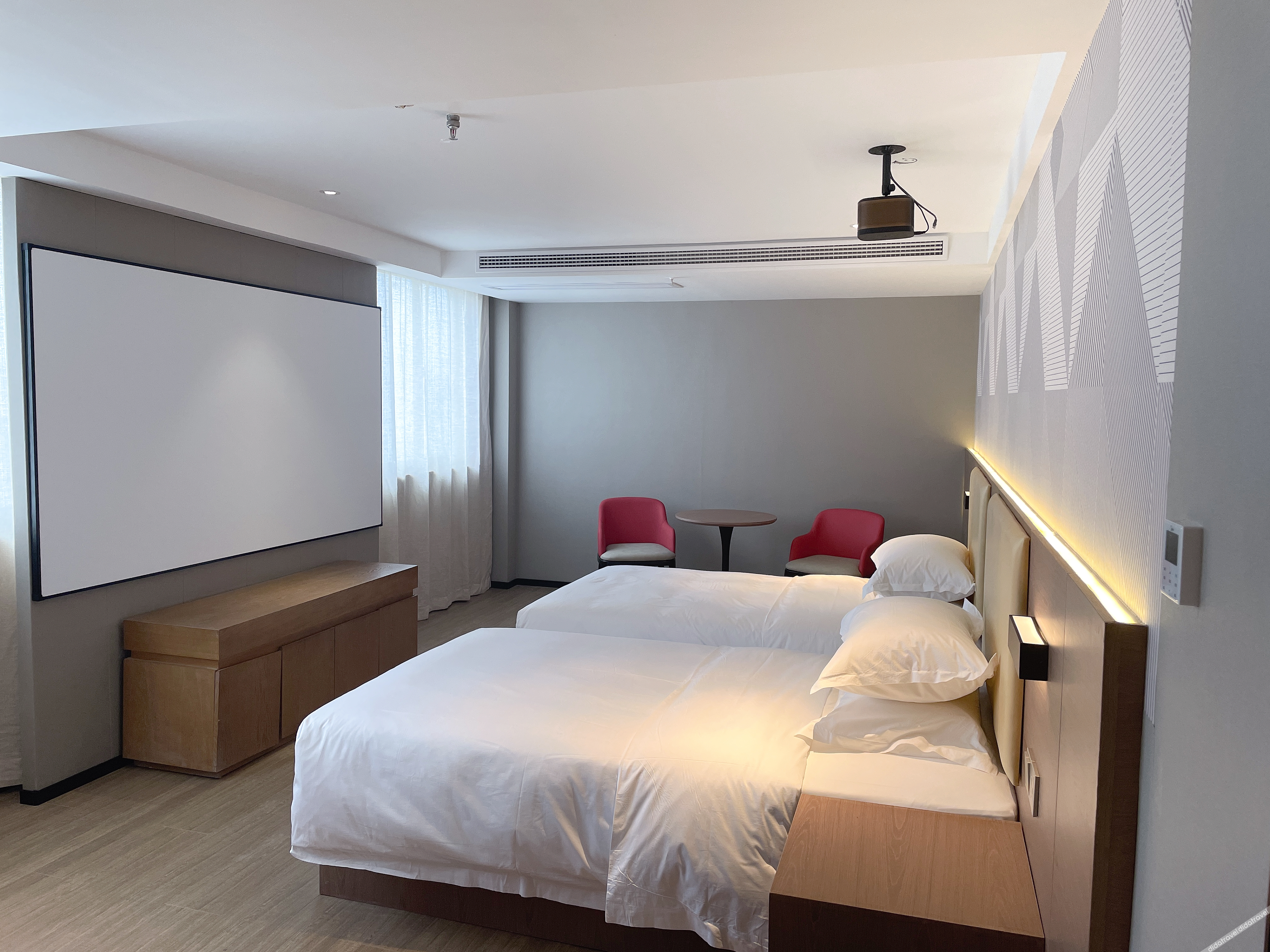 Borrman Hotel (Wuhan Huanghelou Fuxing Road Subway Station) 3*