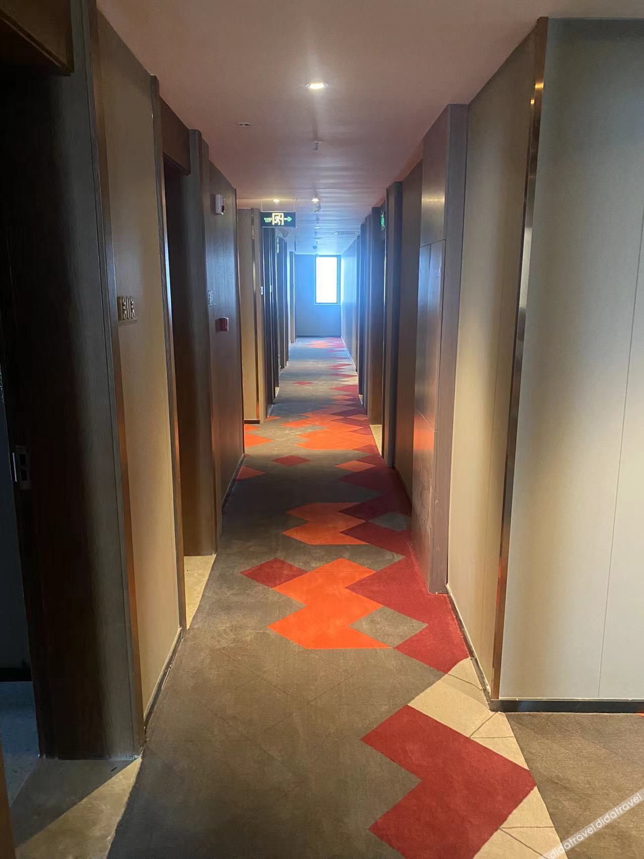 Borrman Hotel (Wuhan Huanghelou Fuxing Road Subway Station) 3*