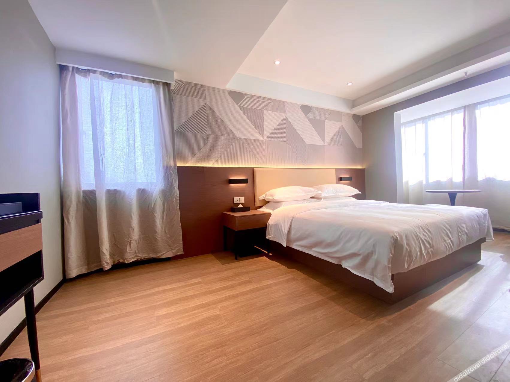Borrman Hotel (Wuhan Huanghelou Fuxing Road Subway Station) 3*
