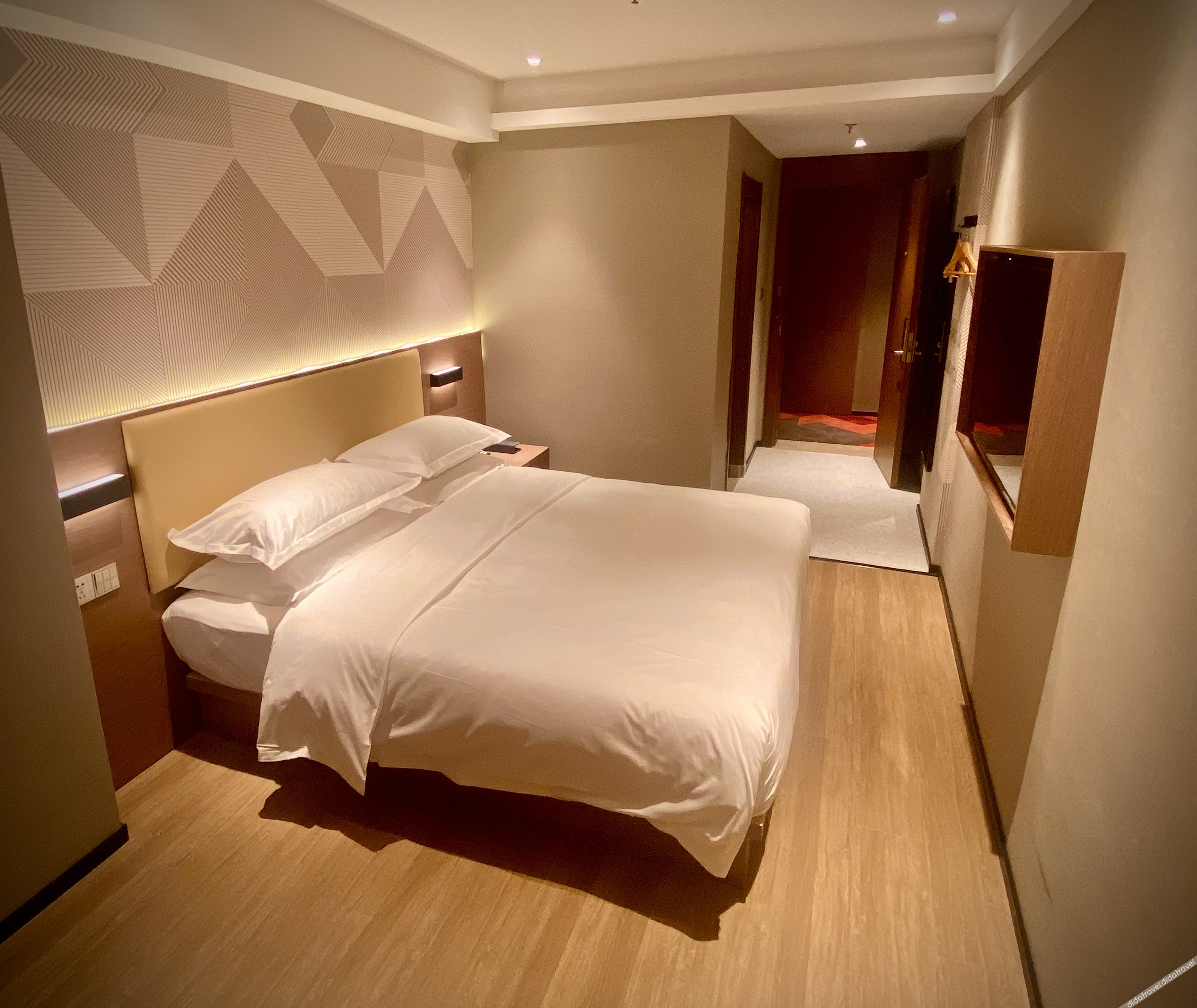 Borrman Hotel (Wuhan Huanghelou Fuxing Road Subway Station) 3*
