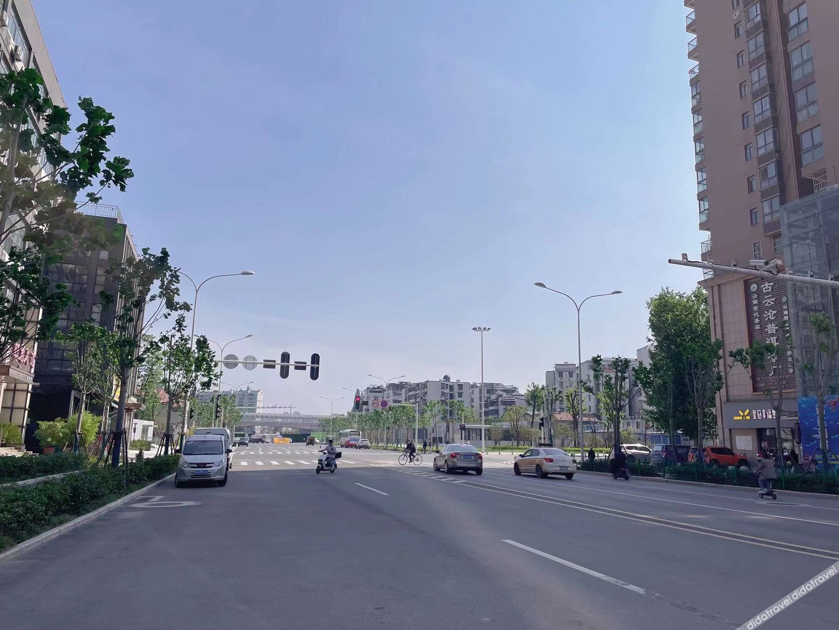 Borrman Hotel (Wuhan Huanghelou Fuxing Road Subway Station) 3*