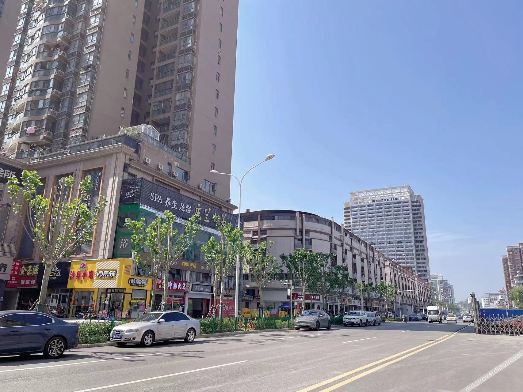 Borrman Hotel (Wuhan Huanghelou Fuxing Road Subway Station) 3*
