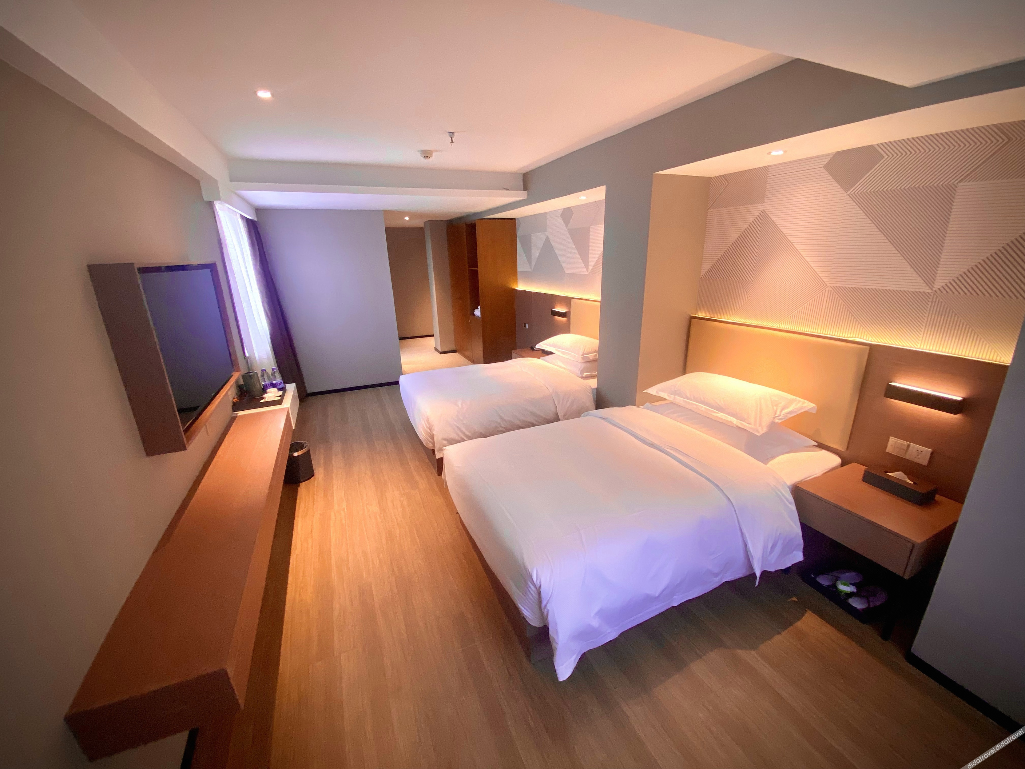 Borrman Hotel (Wuhan Huanghelou Fuxing Road Subway Station) 3*