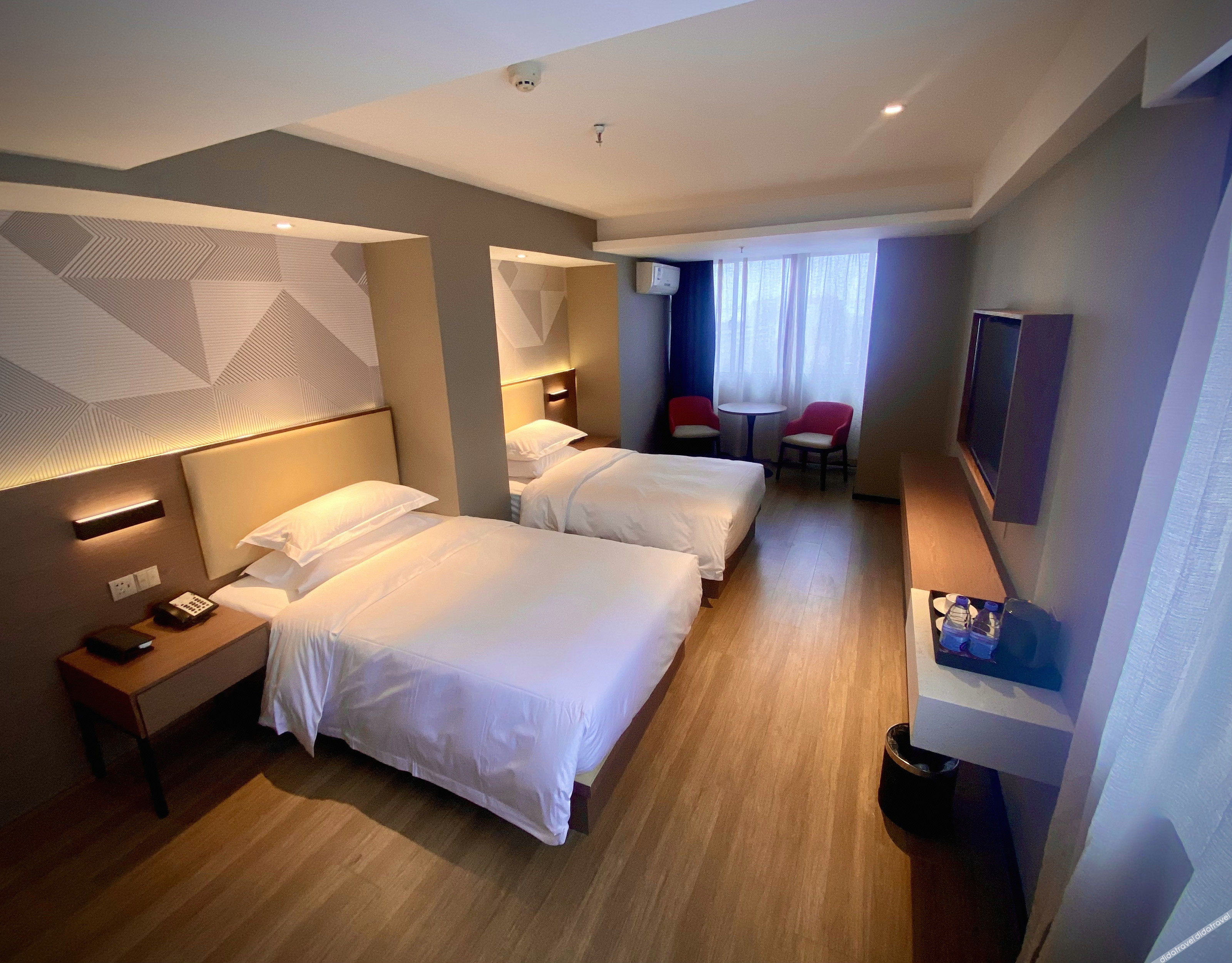 Borrman Hotel (Wuhan Huanghelou Fuxing Road Subway Station) 3*